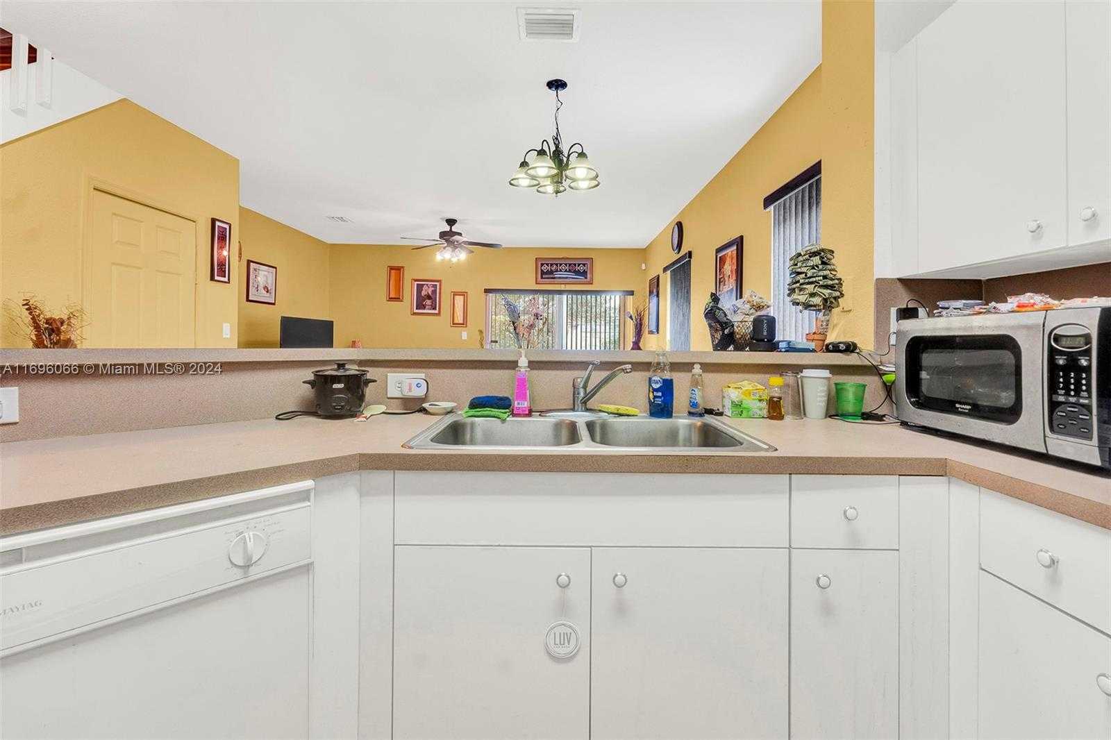 Small Image of 490 PRINCESS DR, Margate Number 15