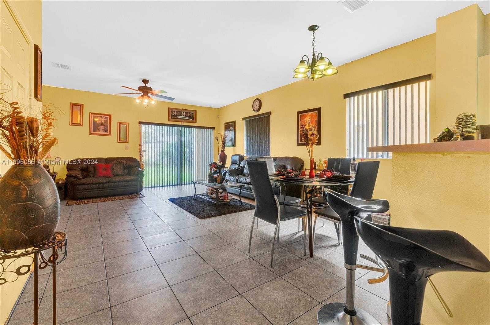 Small Image of 490 PRINCESS DR, Margate Number 18