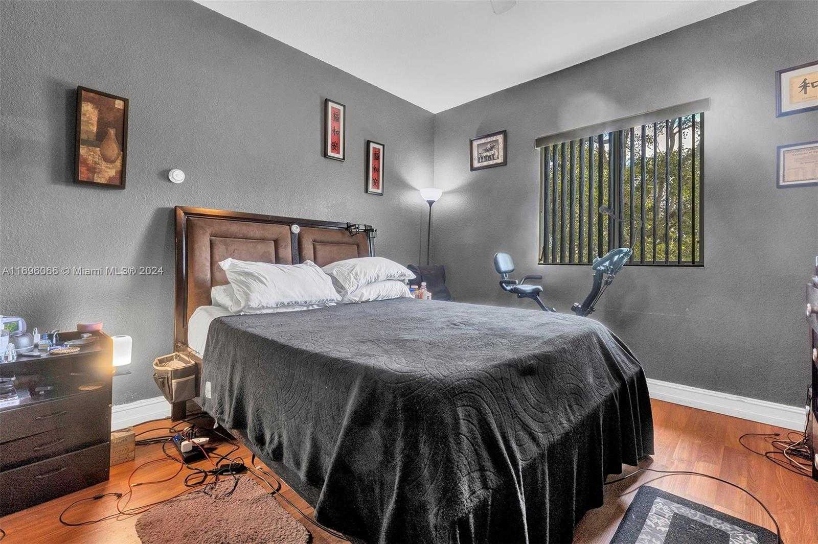 Small Image of 490 PRINCESS DR, Margate Number 23