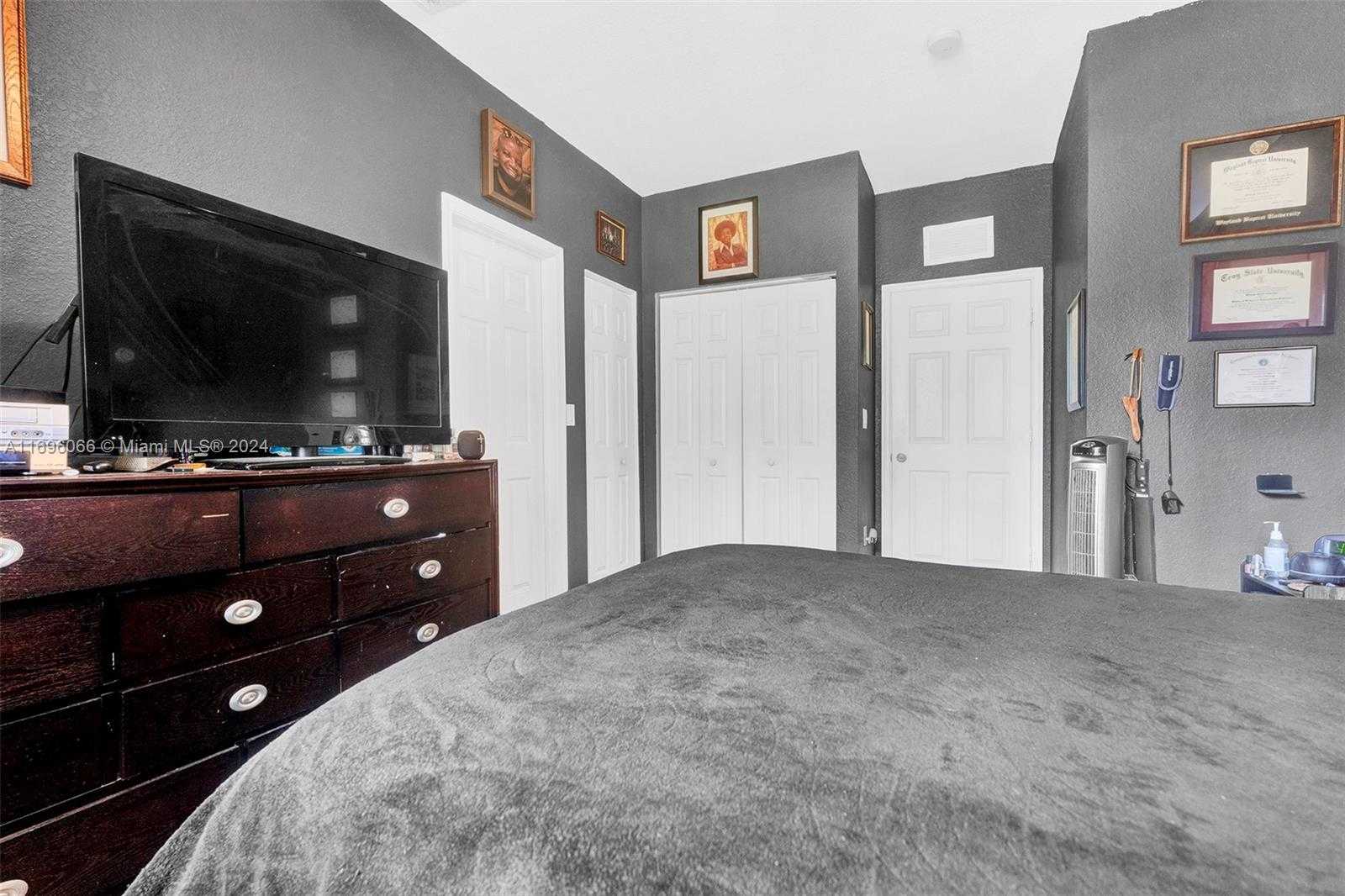 Small Image of 490 PRINCESS DR, Margate Number 24