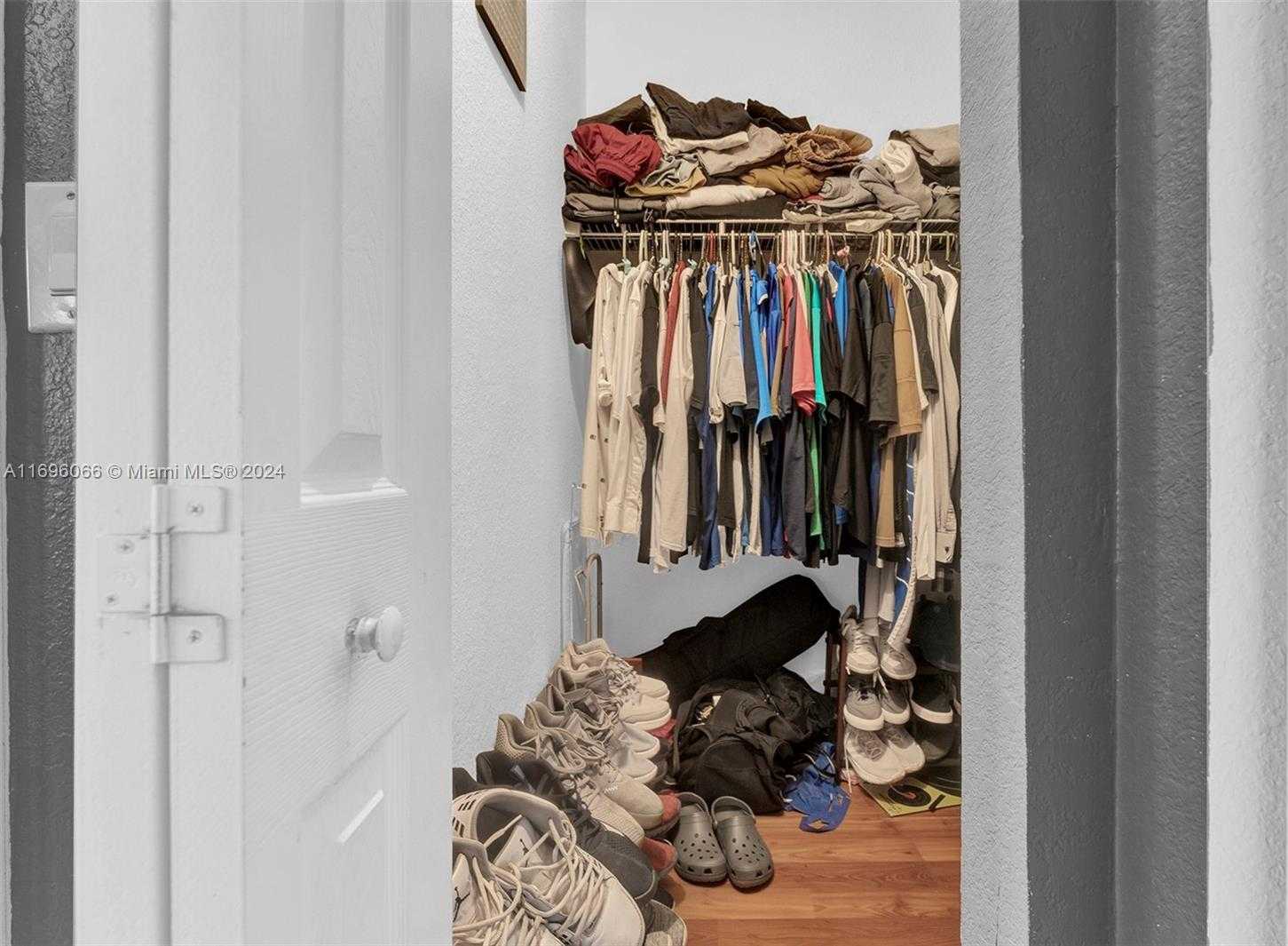 Small Image of 490 PRINCESS DR, Margate Number 25
