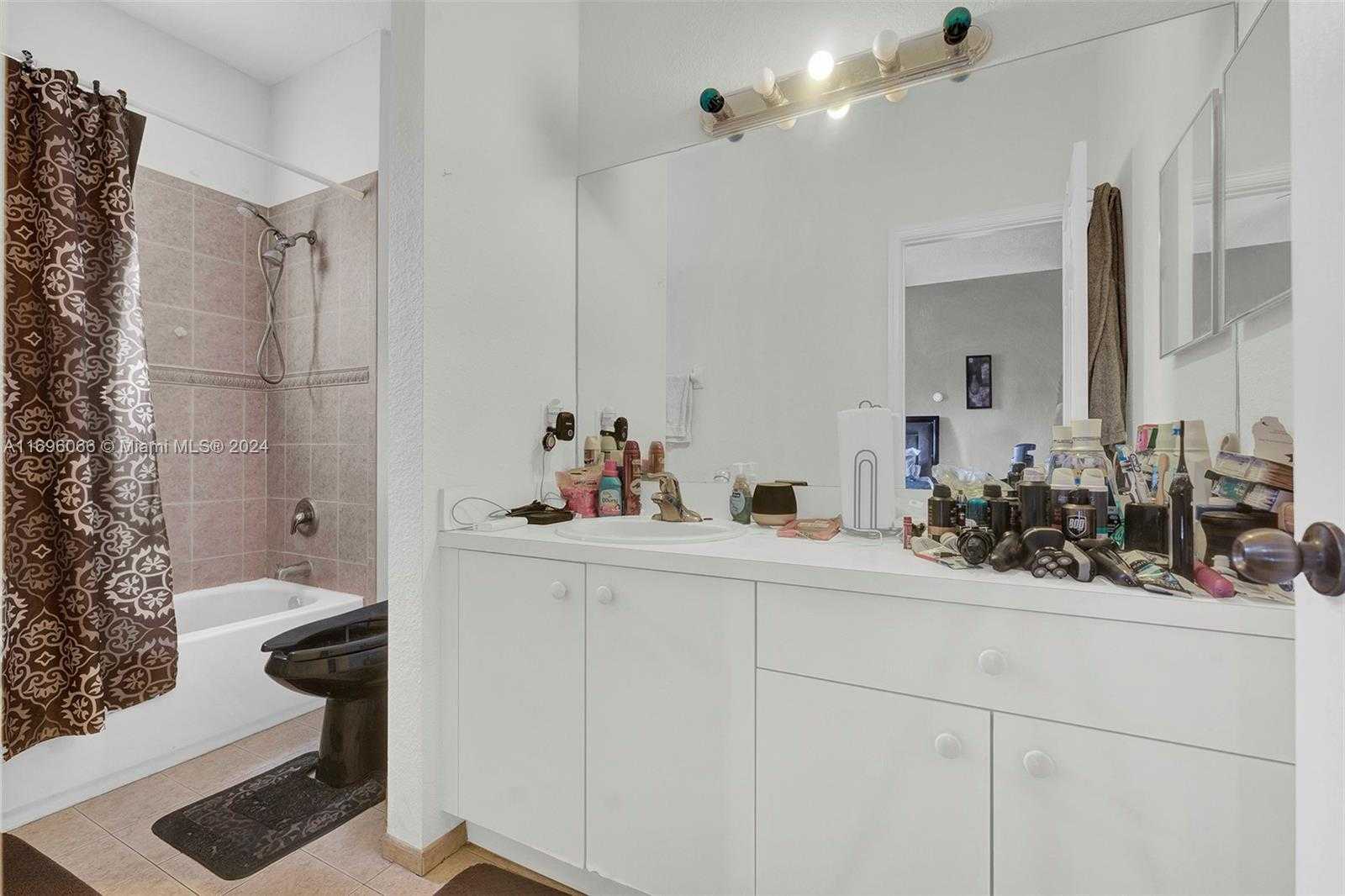 Small Image of 490 PRINCESS DR, Margate Number 26