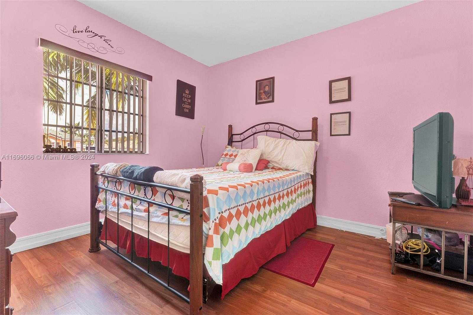Small Image of 490 PRINCESS DR, Margate Number 27