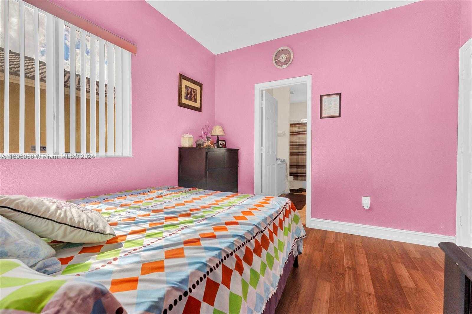 Small Image of 490 PRINCESS DR, Margate Number 29