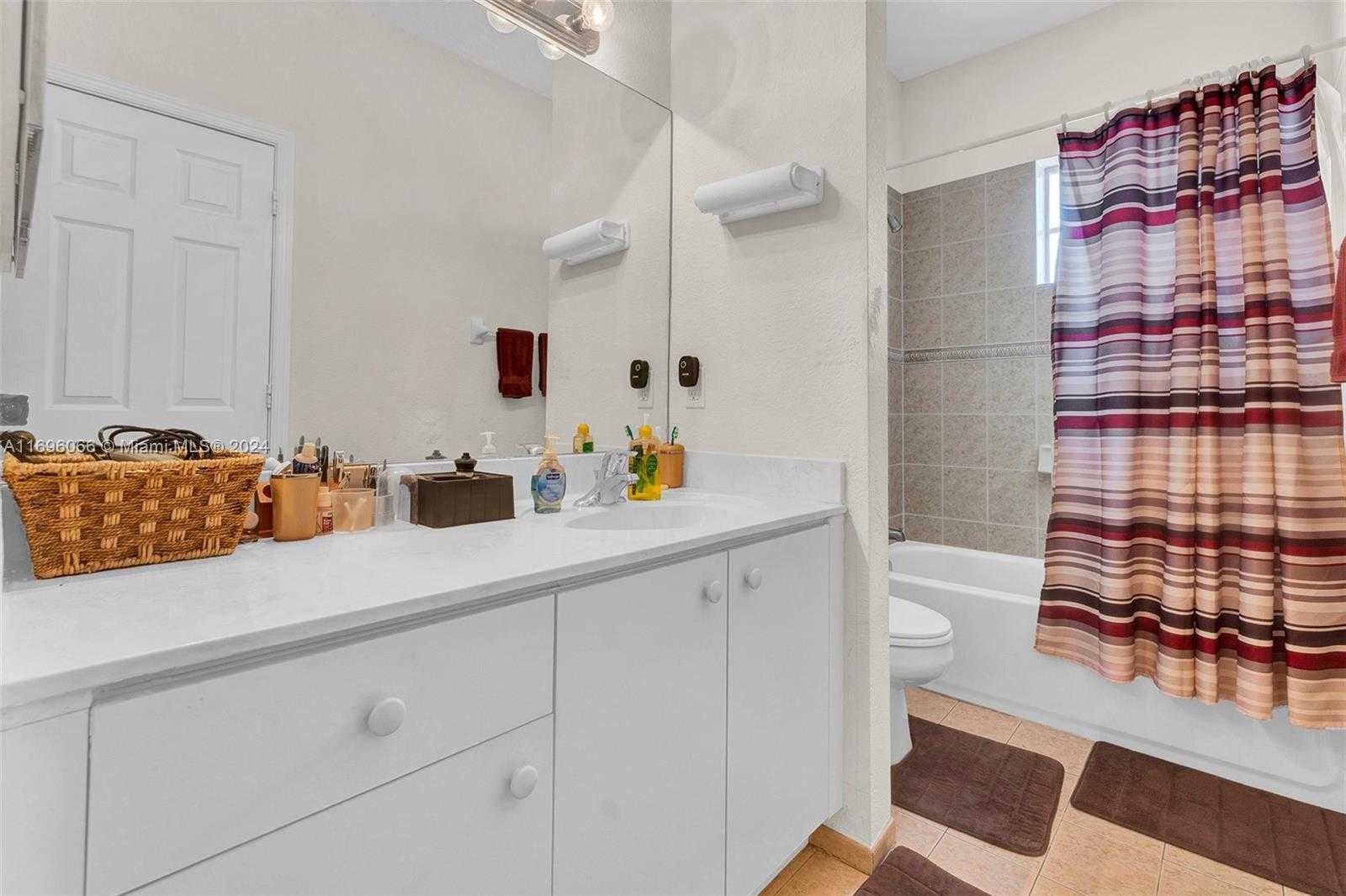 Small Image of 490 PRINCESS DR, Margate Number 31