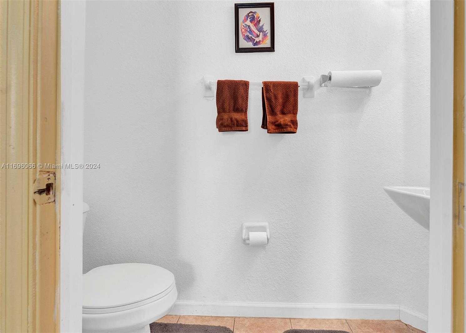 Small Image of 490 PRINCESS DR, Margate Number 32