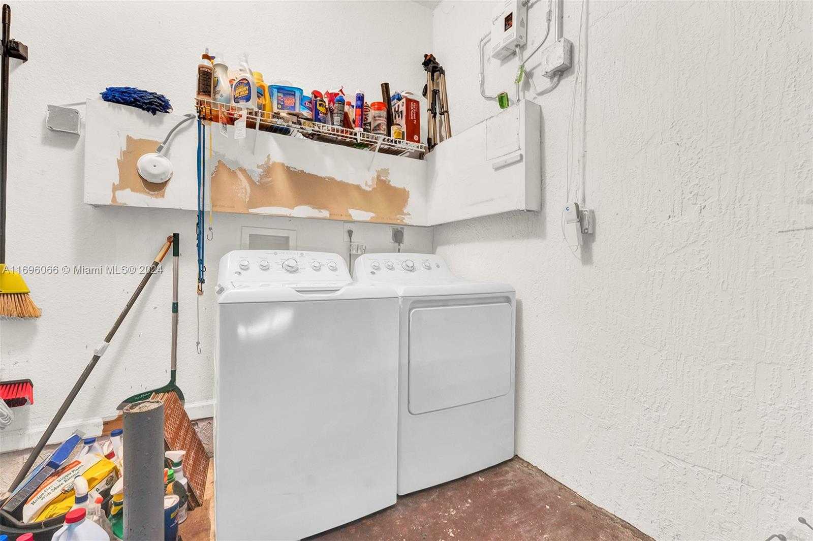 Small Image of 490 PRINCESS DR, Margate Number 33