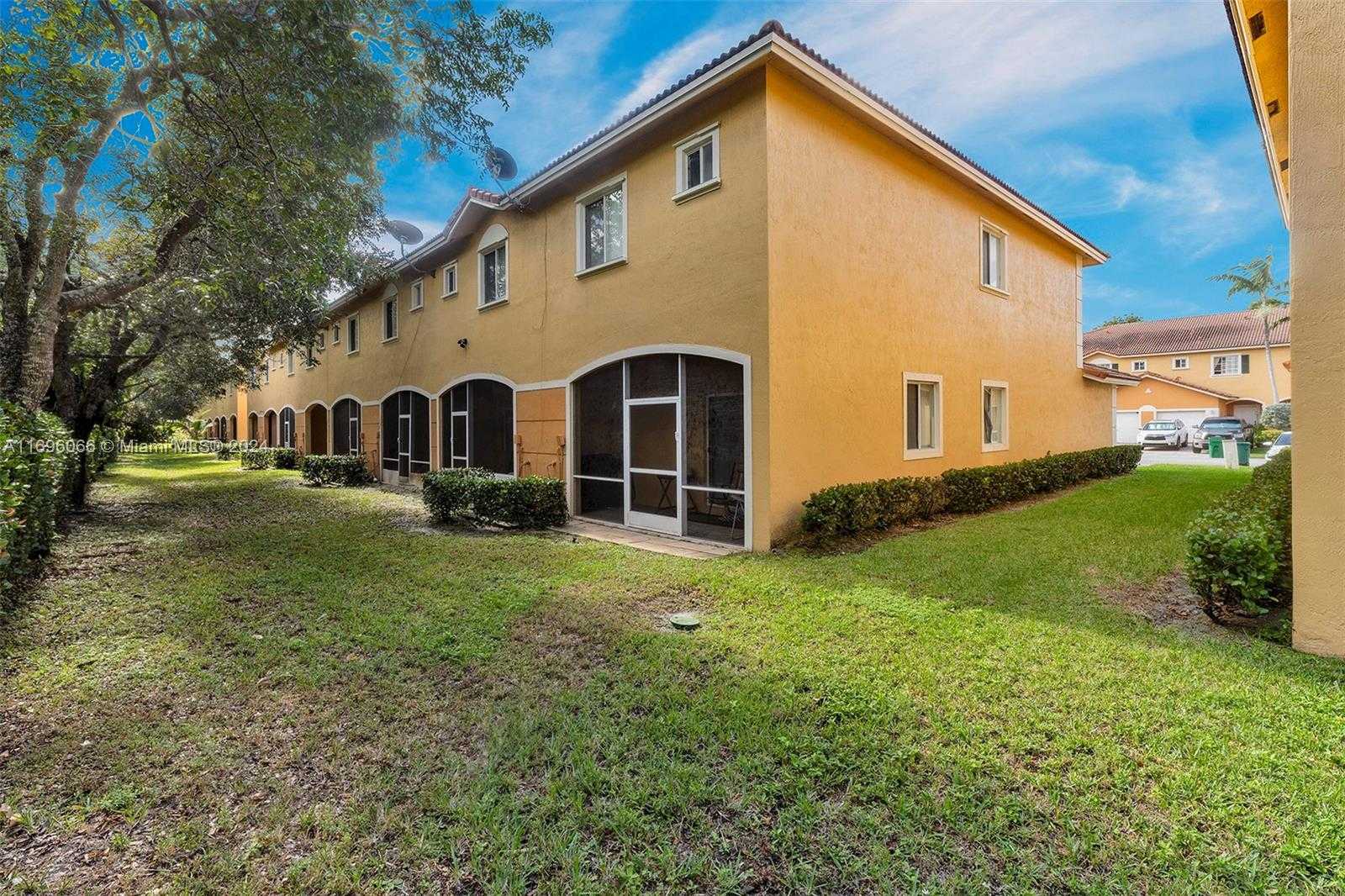 Small Image of 490 PRINCESS DR, Margate Number 5