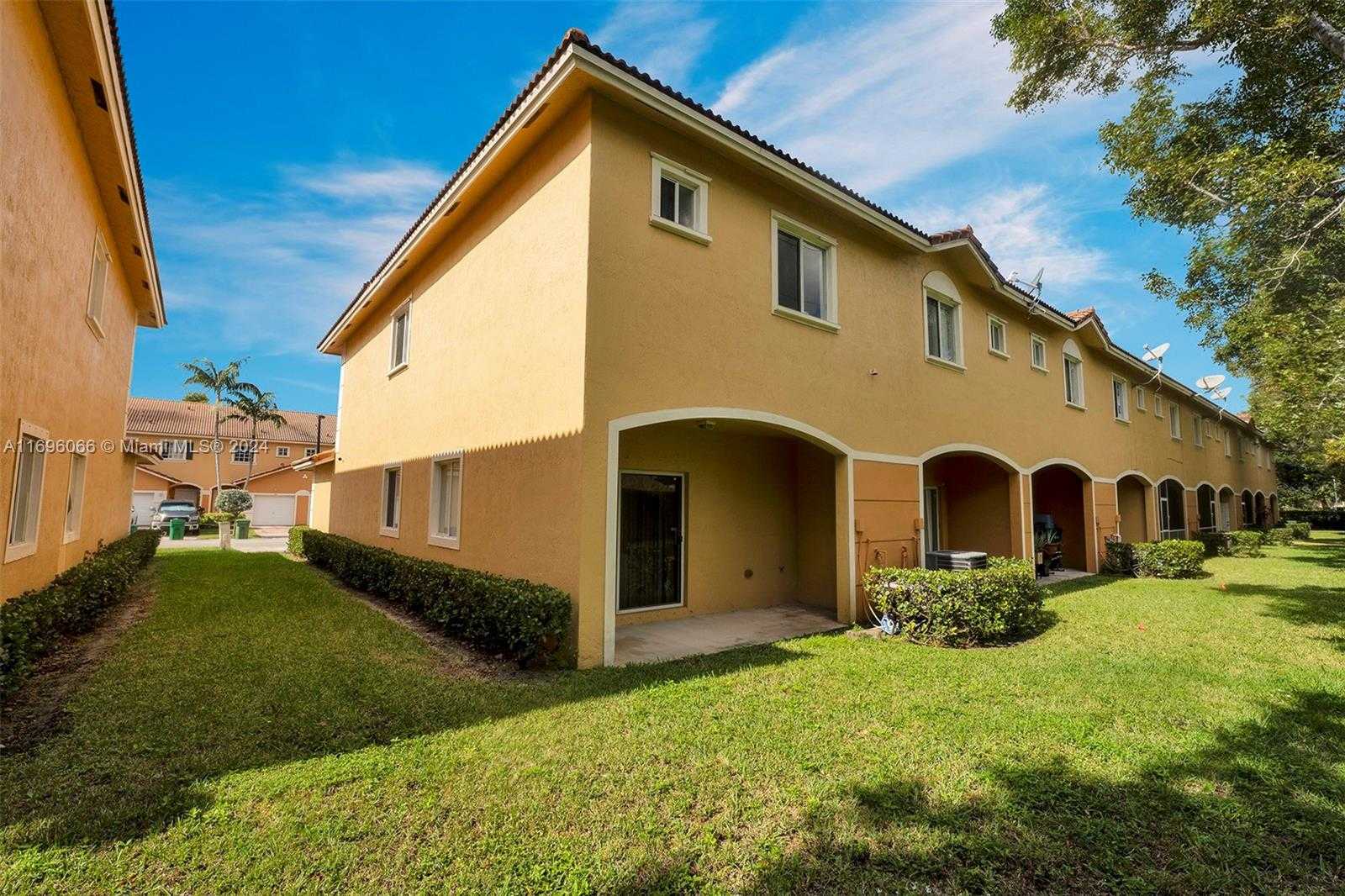 Small Image of 490 PRINCESS DR, Margate Number 6