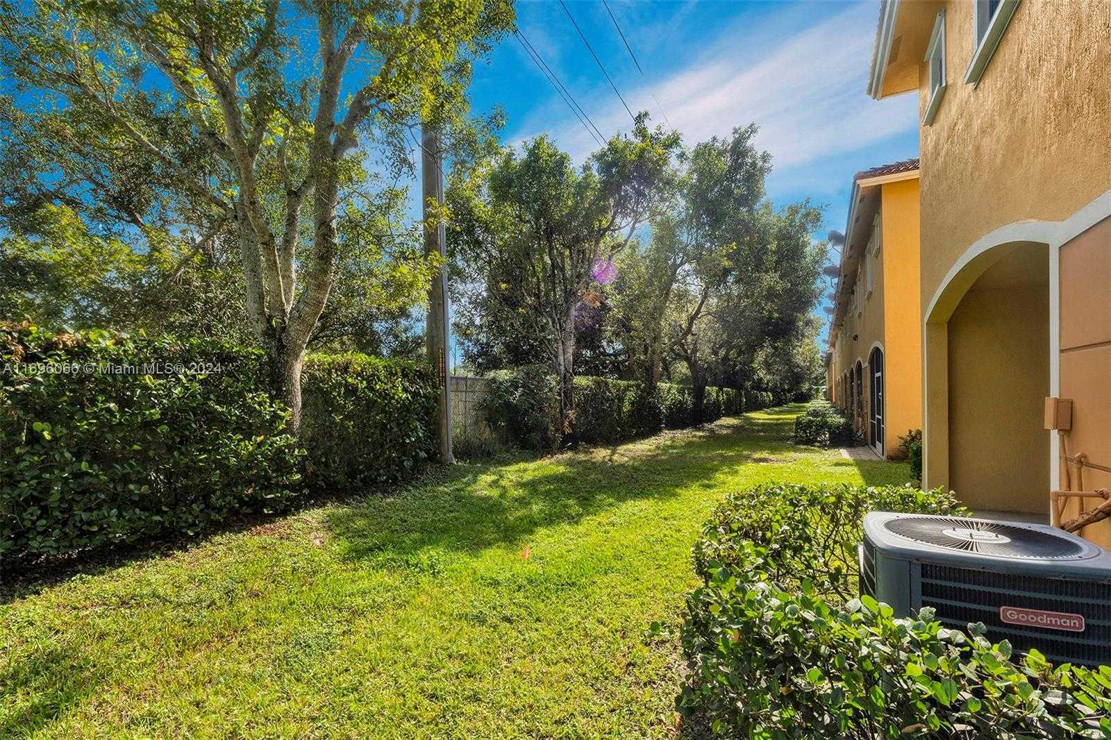 Small Image of 490 PRINCESS DR, Margate Number 7