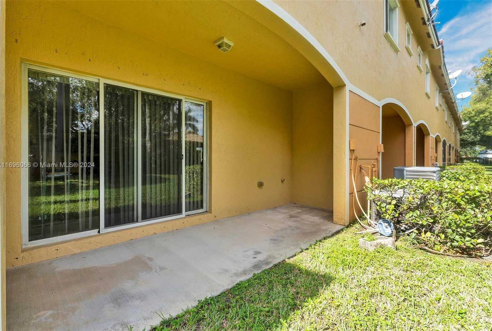 Small Image of 490 PRINCESS DR, Margate Number 8