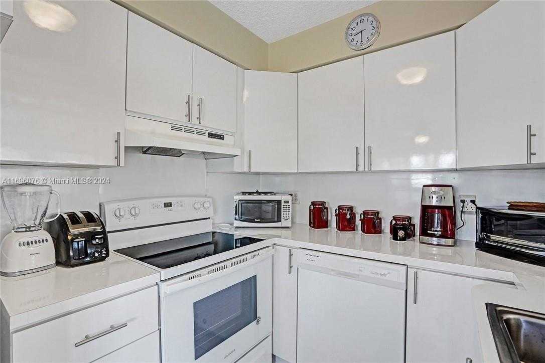 Small Image of 1015 SOUTH WEST 11TH AVE #11K, Hallandale Beach Number 2