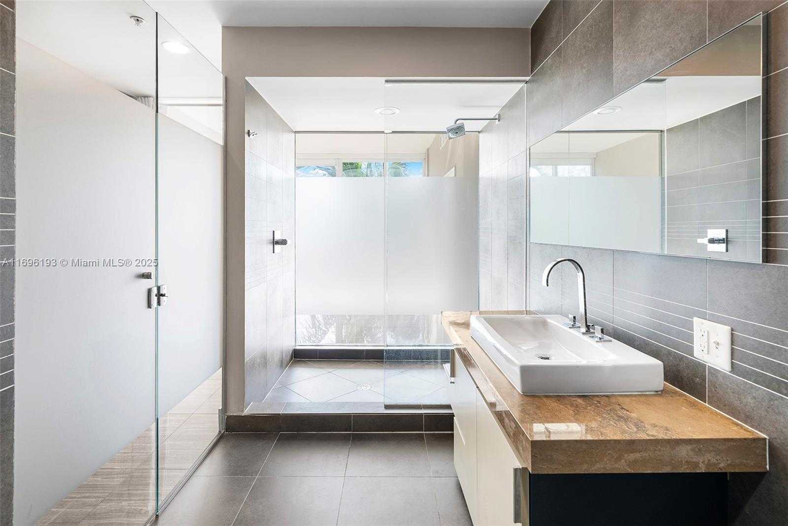 Small Image of 2100 PARK AVE #207, Miami Beach Number 34