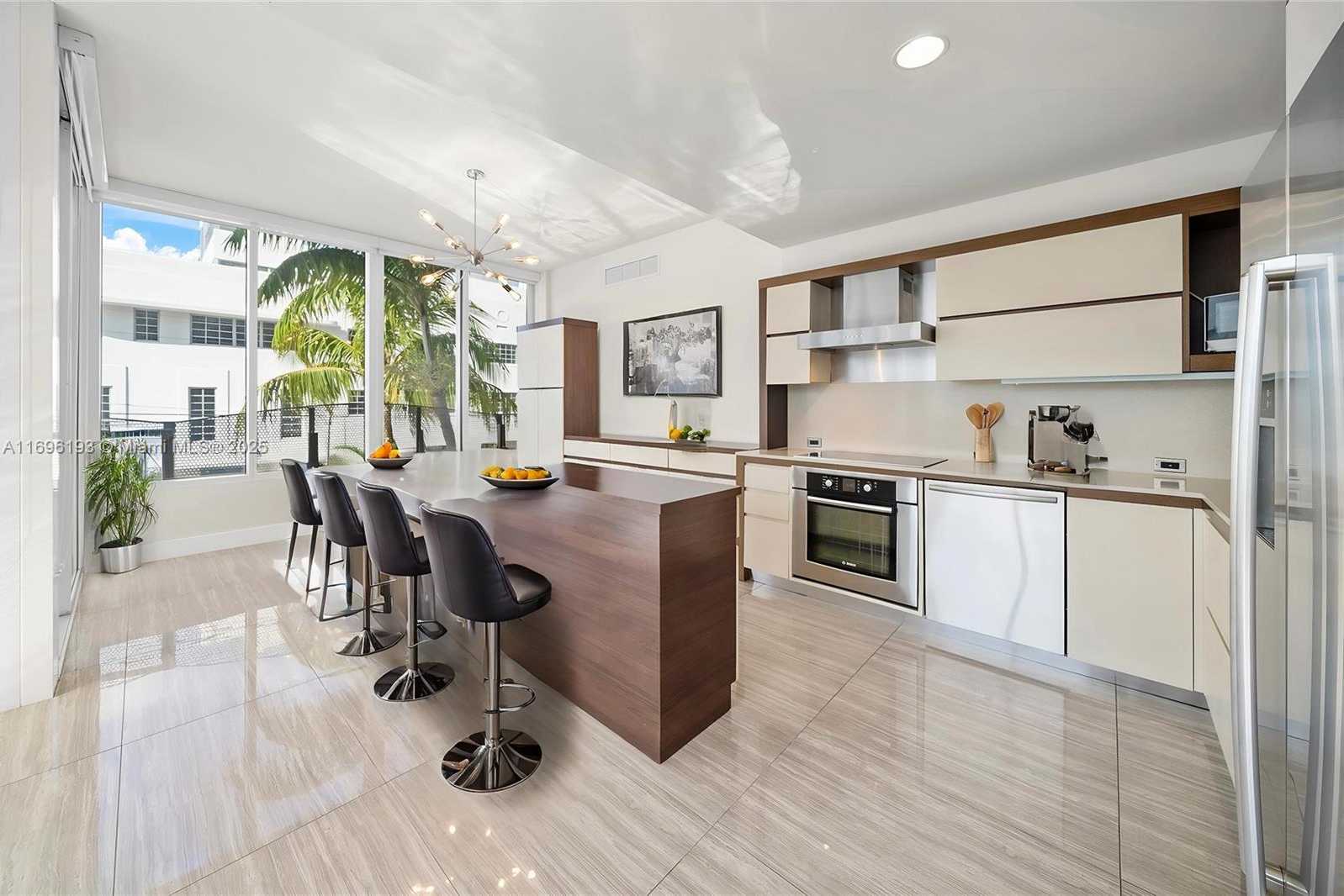 Small Image of 2100 PARK AVE #207, Miami Beach Number 4