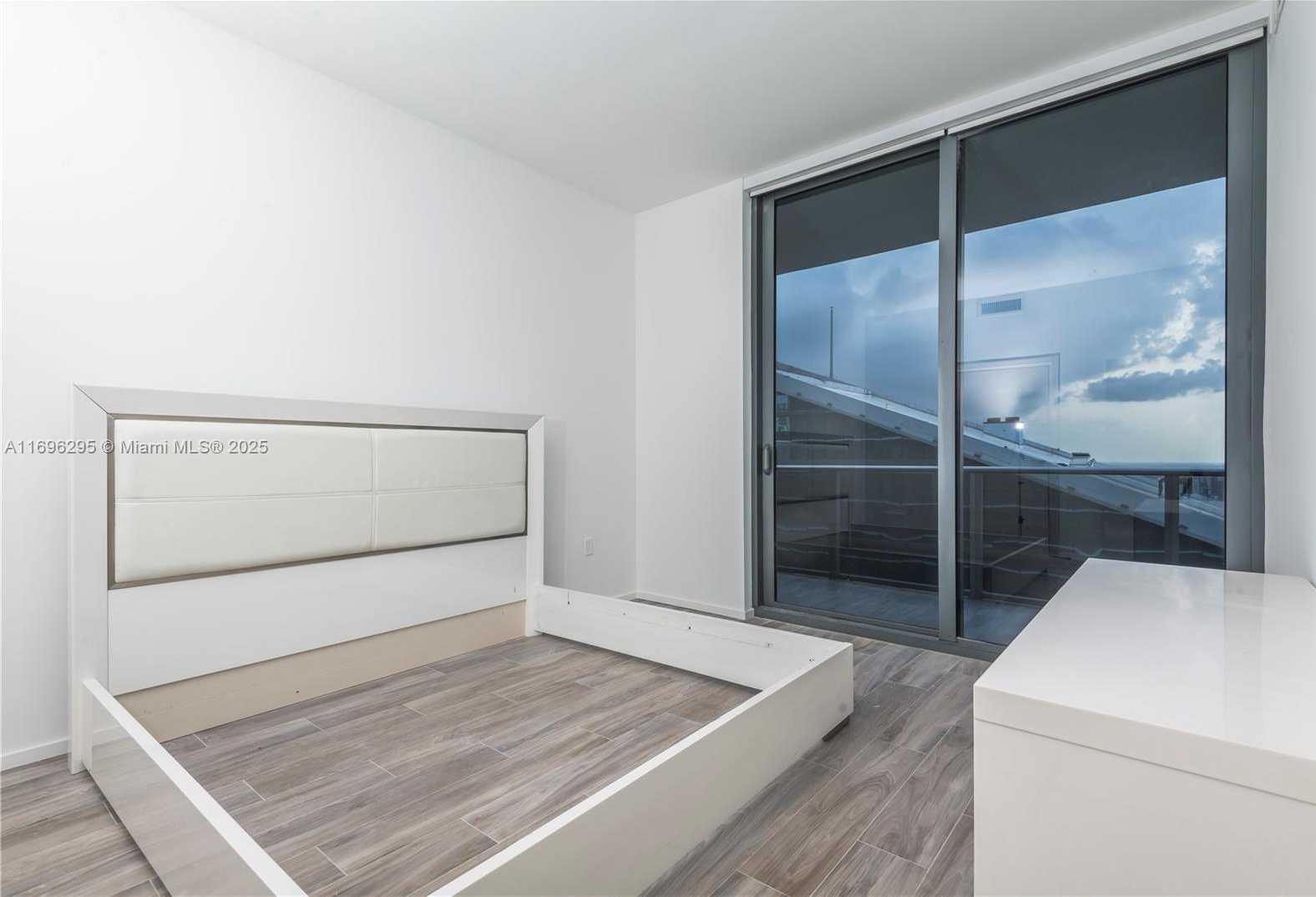 Small Image of 801 SOUTH MIAMI AVE #5005, Miami Number 10