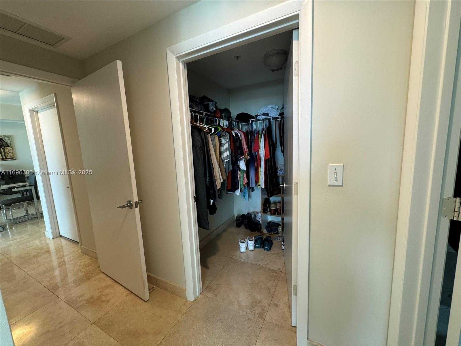 Small Image of 253 NE 2nd St, Miami, FL 33132, USA Number 13