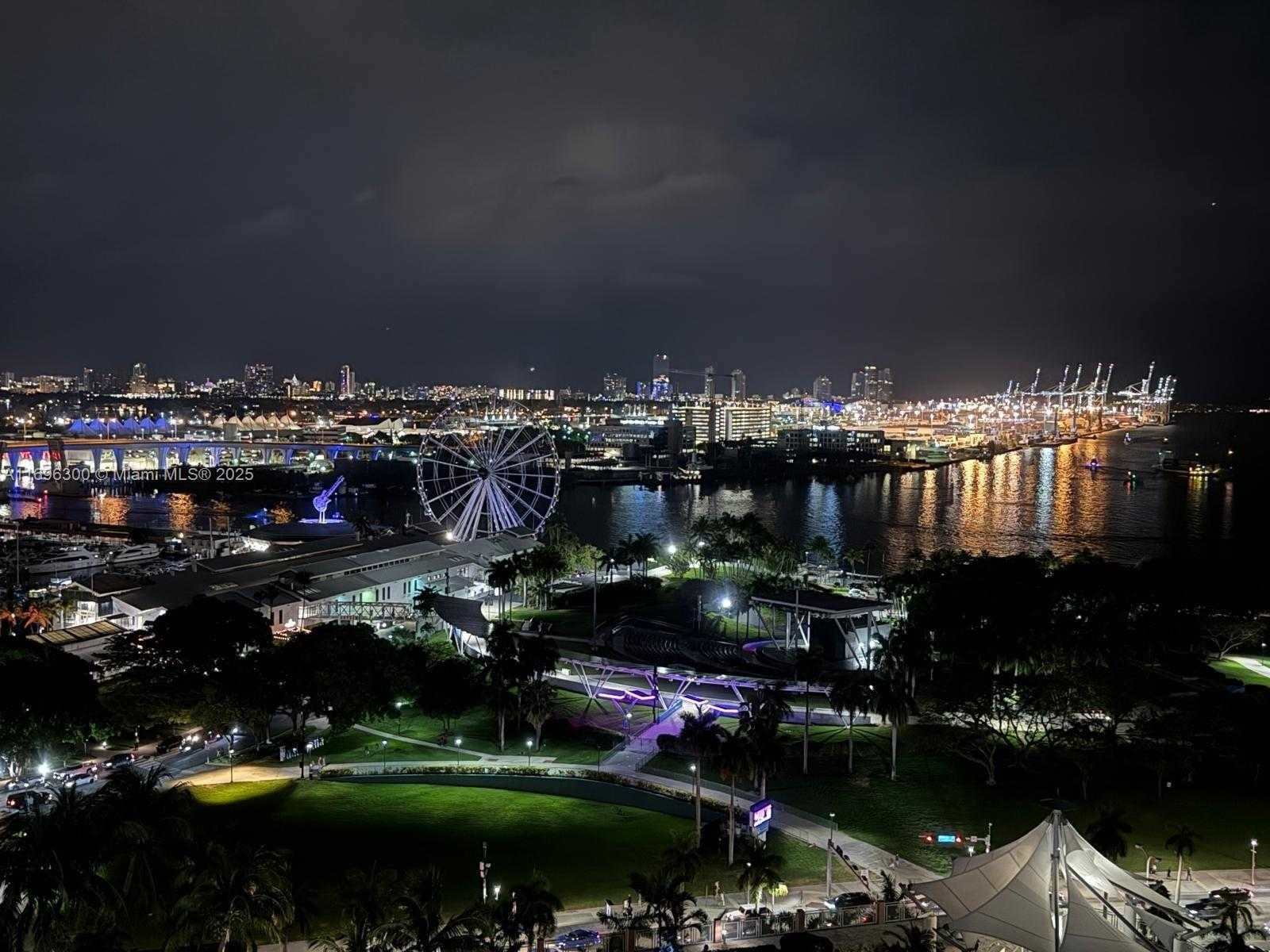 Small Image of 253 NE 2nd St, Miami, FL 33132, USA Number 2
