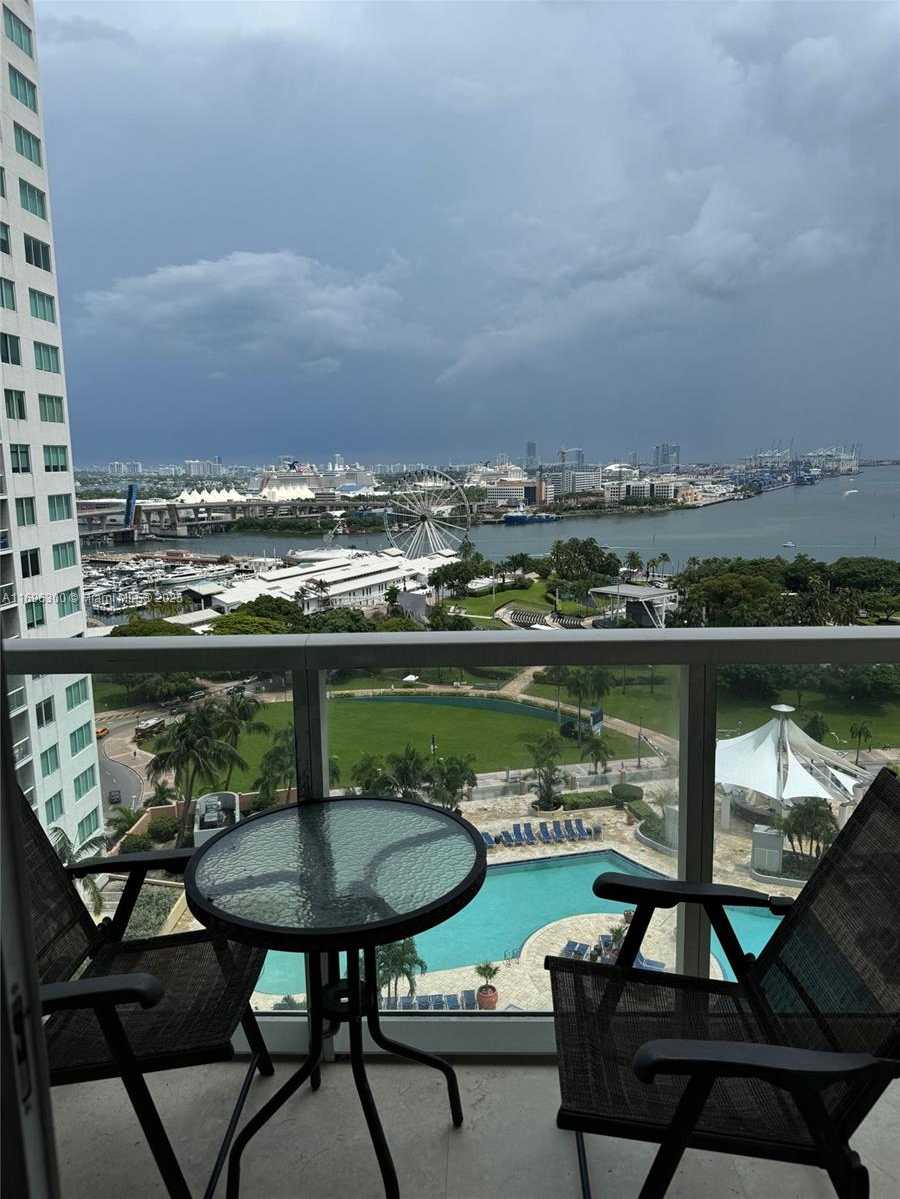 Small Image of 253 NE 2nd St, Miami, FL 33132, USA Number 4