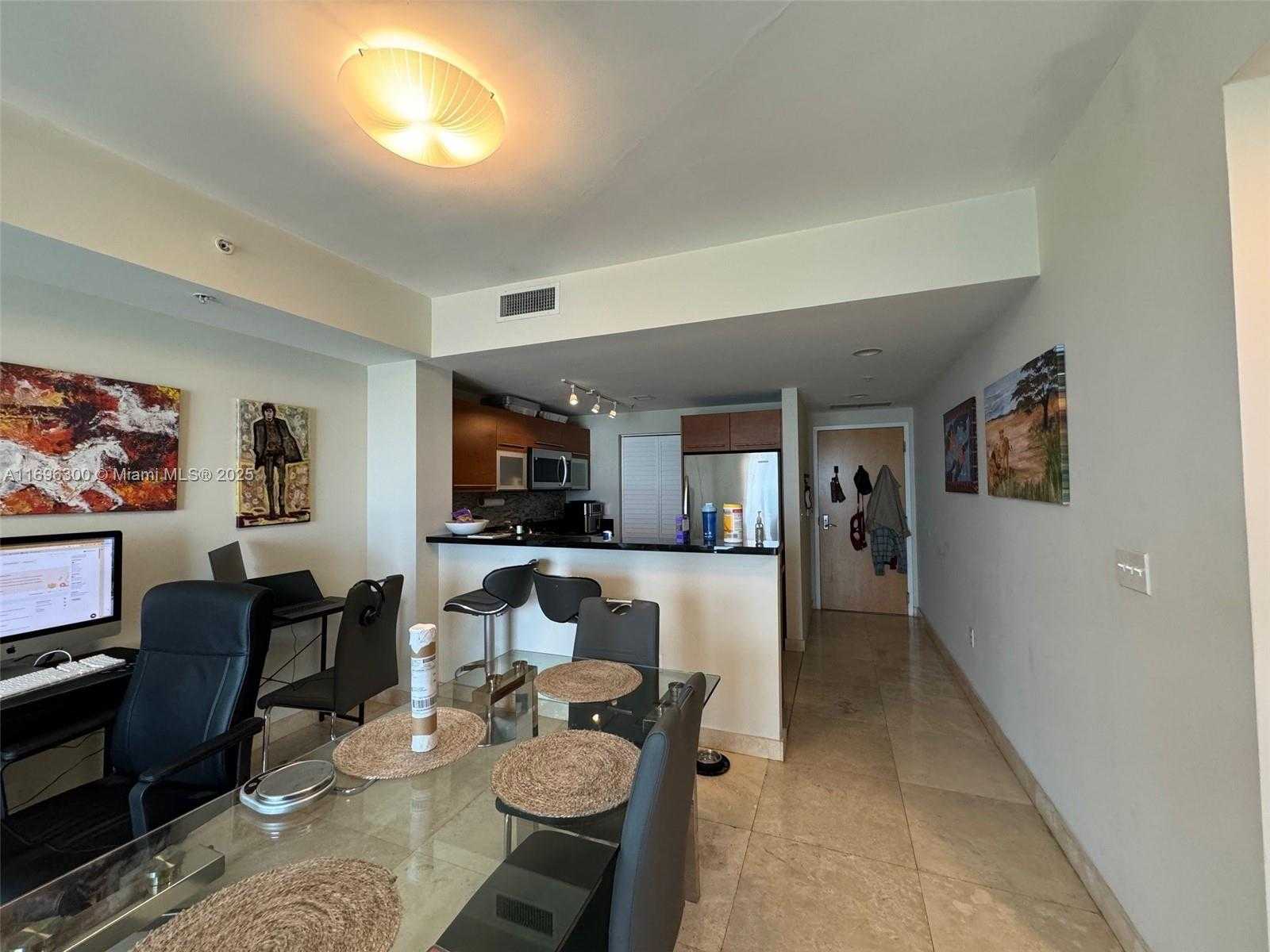 Small Image of 253 NE 2nd St, Miami, FL 33132, USA Number 7