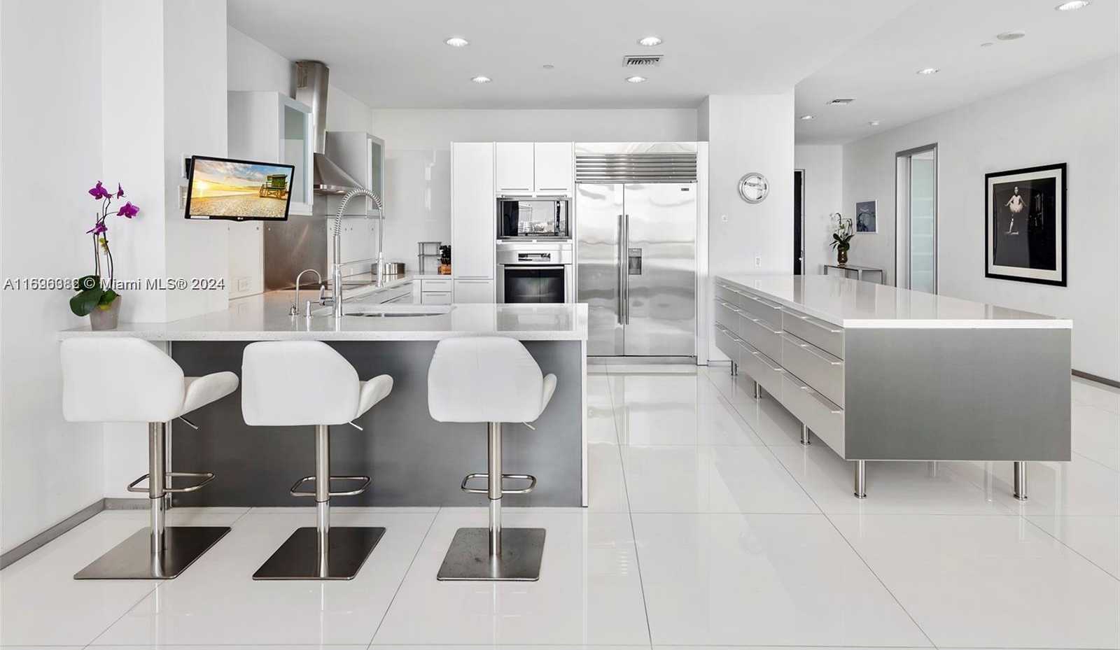 Small Image of 201 AQUA AVE #801, Miami Beach Number 13