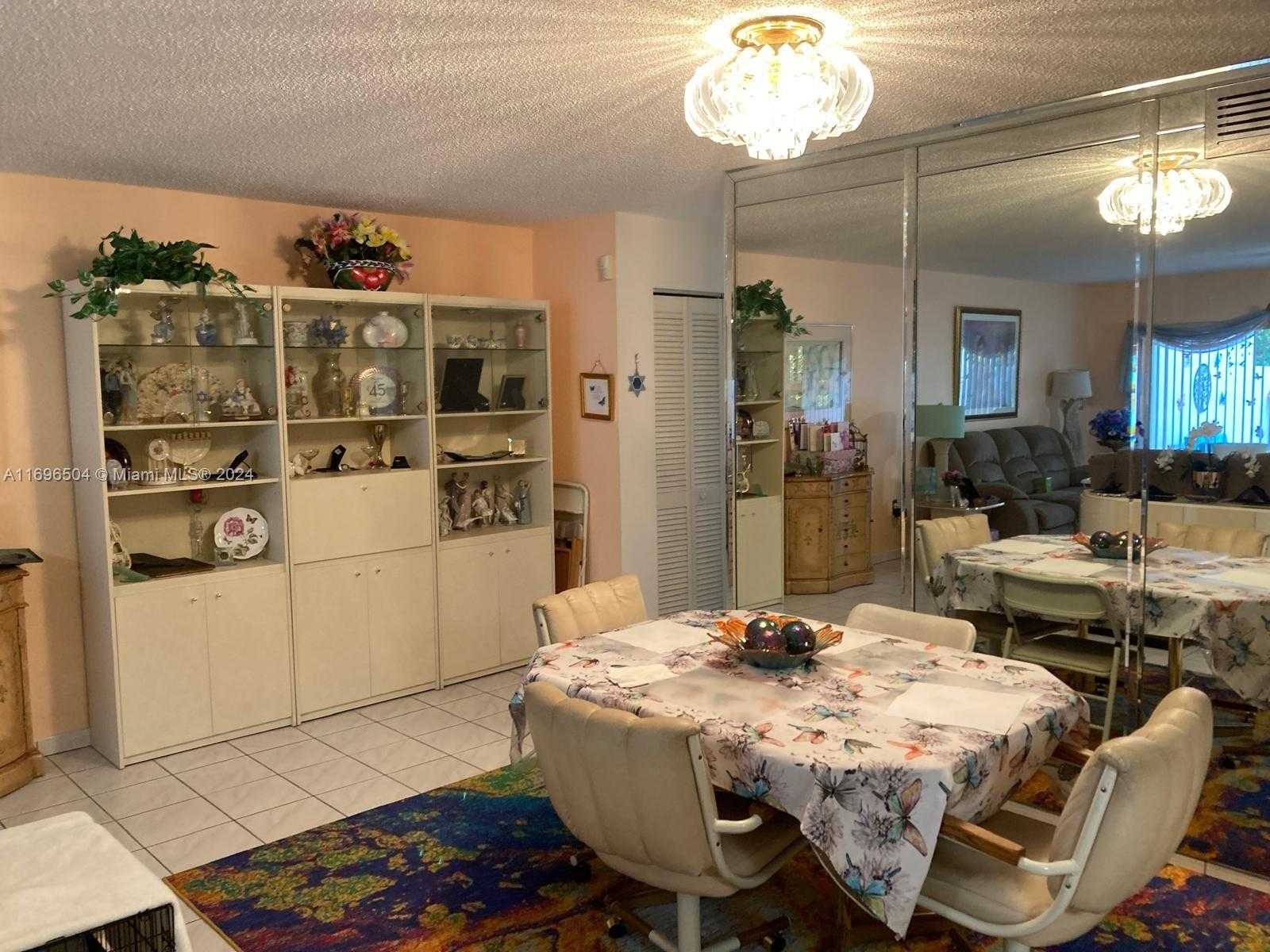 Small Image of 8124 SOUTH WEST 81ST TER, Miami Number 13