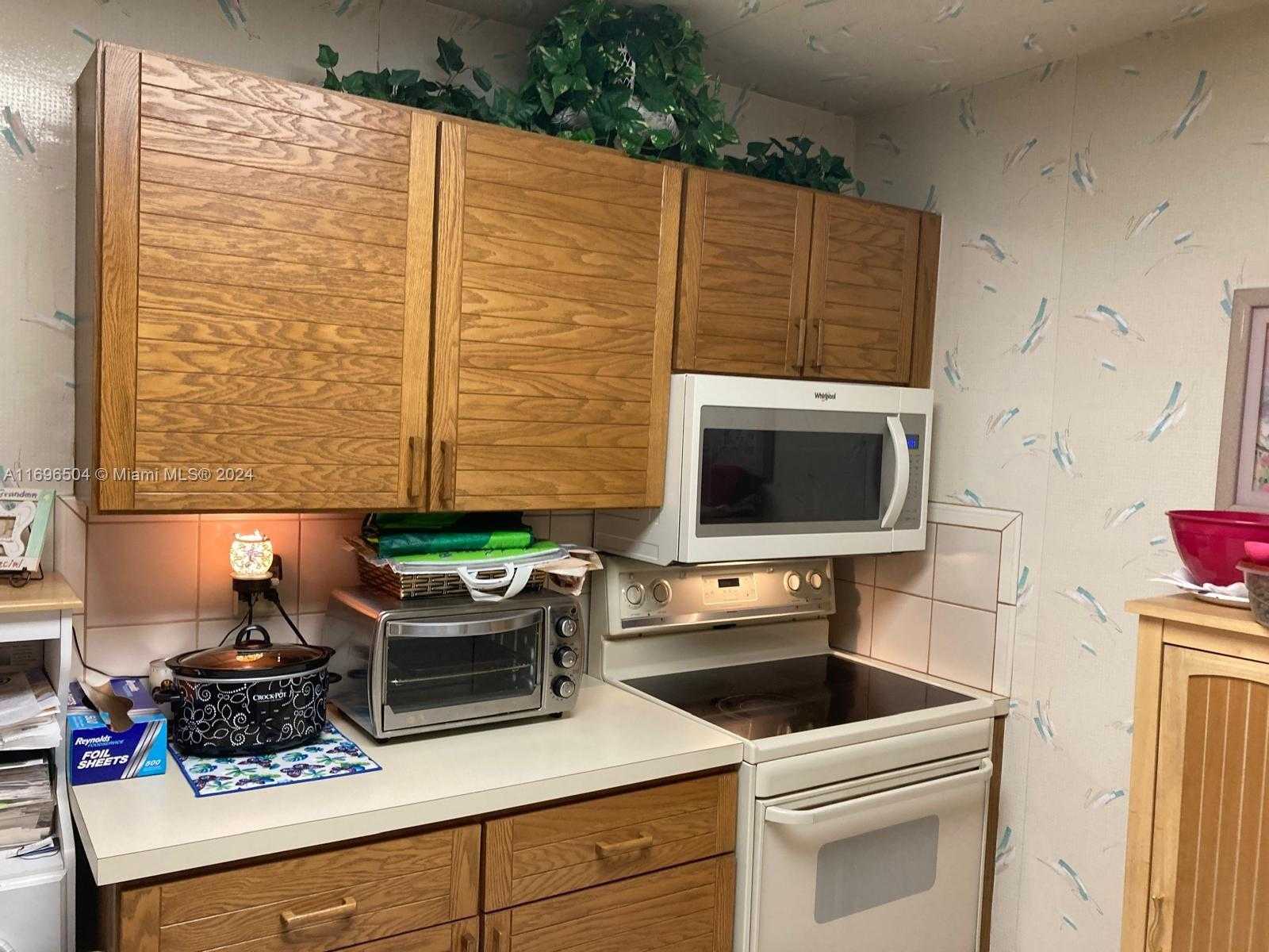 Small Image of 8124 SOUTH WEST 81ST TER, Miami Number 15