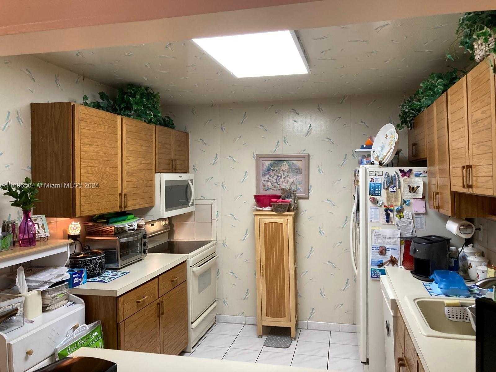 Small Image of 8124 SOUTH WEST 81ST TER, Miami Number 17