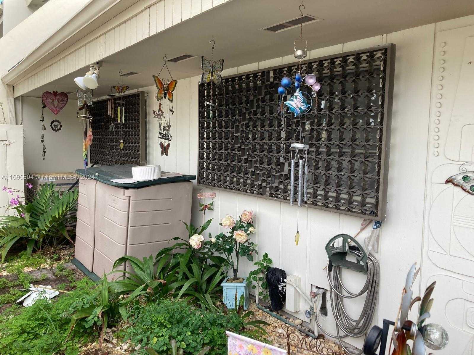 Small Image of 8124 SOUTH WEST 81ST TER, Miami Number 2