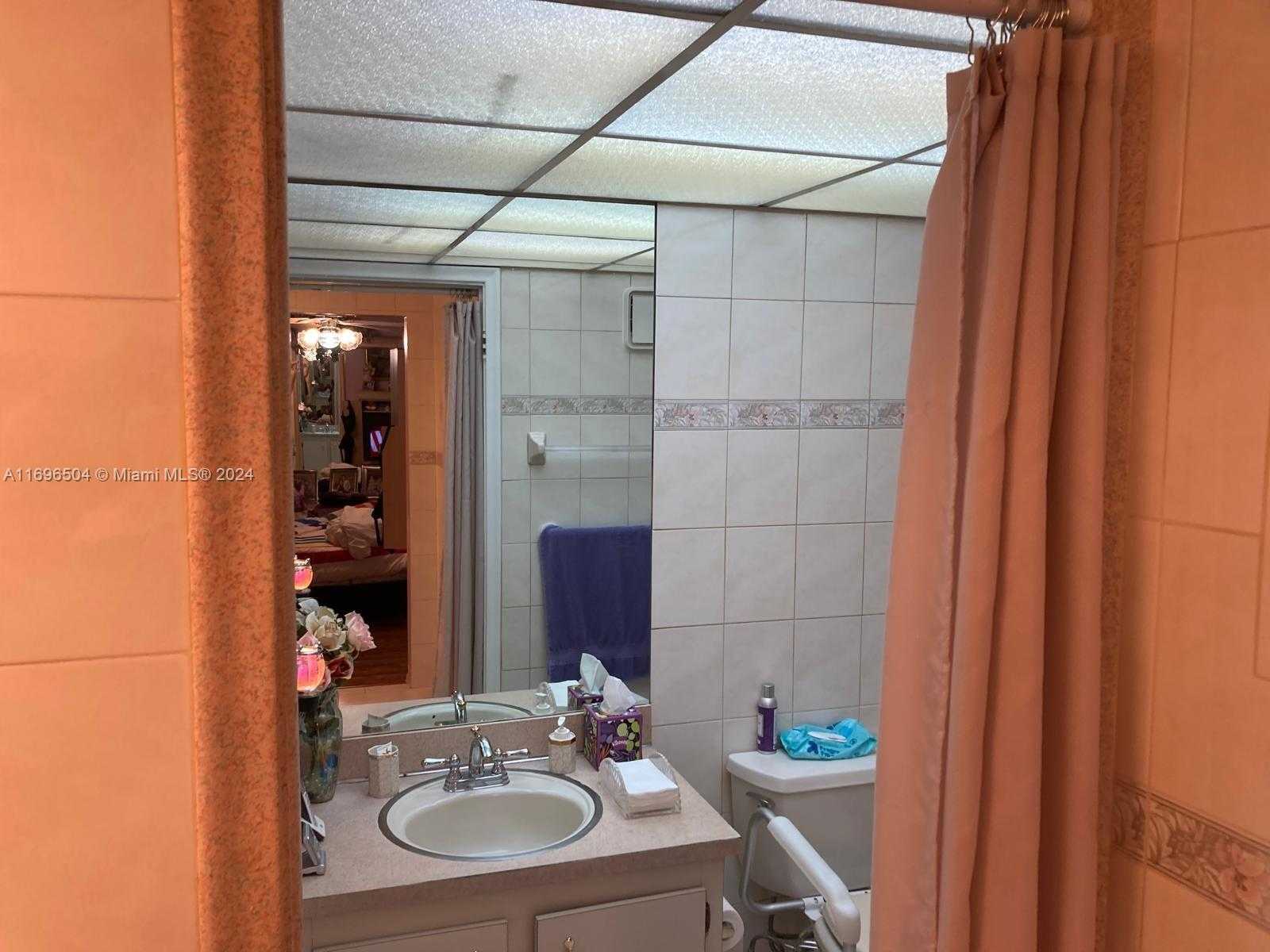 Small Image of 8124 SOUTH WEST 81ST TER, Miami Number 25
