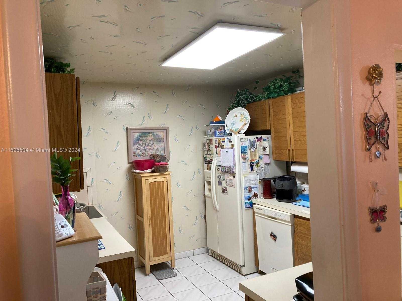 Small Image of 8124 SOUTH WEST 81ST TER, Miami Number 6