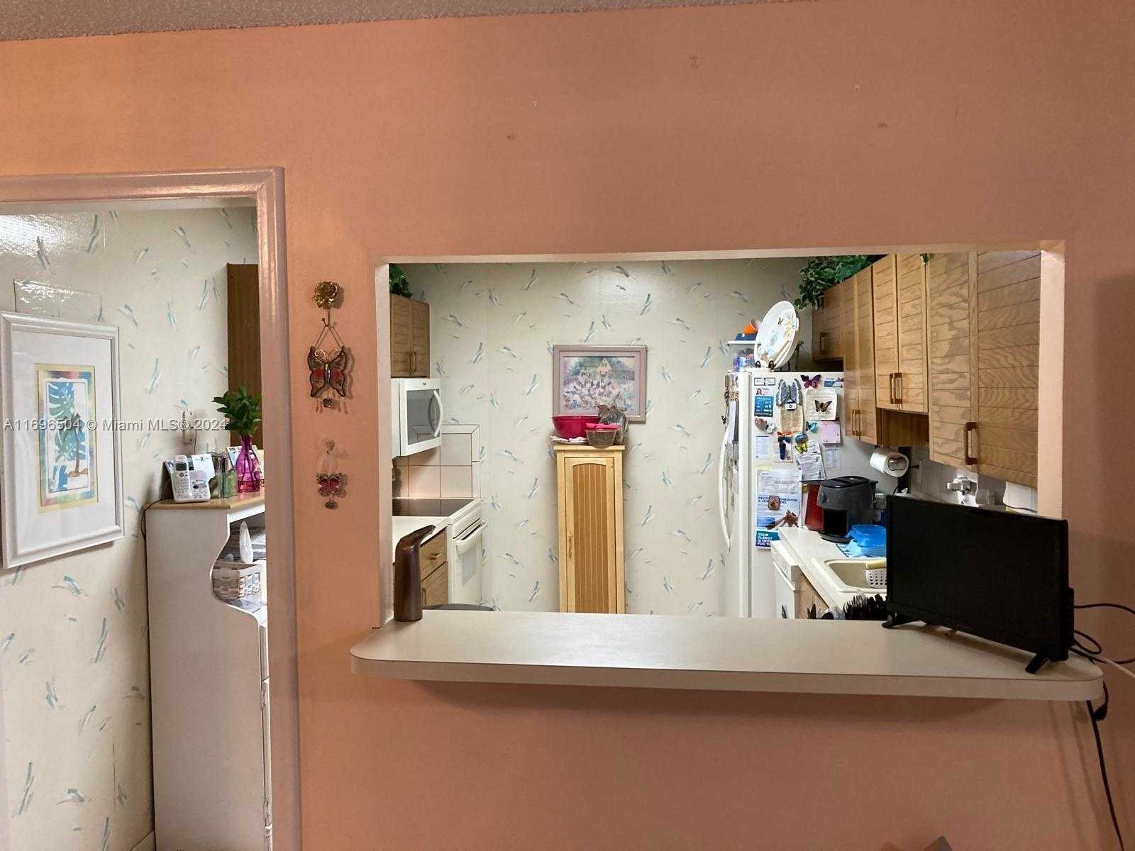 Small Image of 8124 SOUTH WEST 81ST TER, Miami Number 7