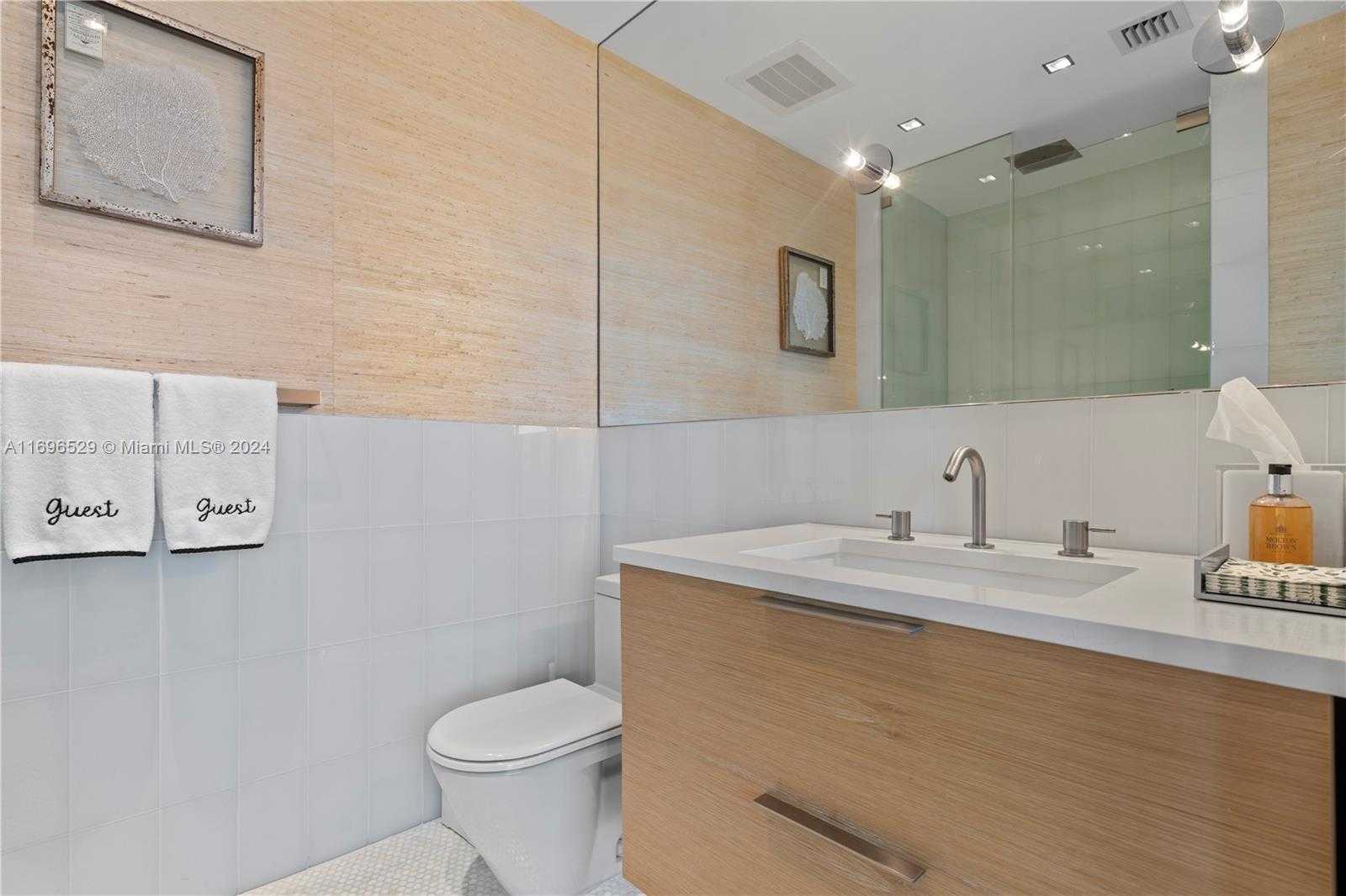 Small Image of 50 SOUTH POINTE DR #2703, Miami Beach Number 17