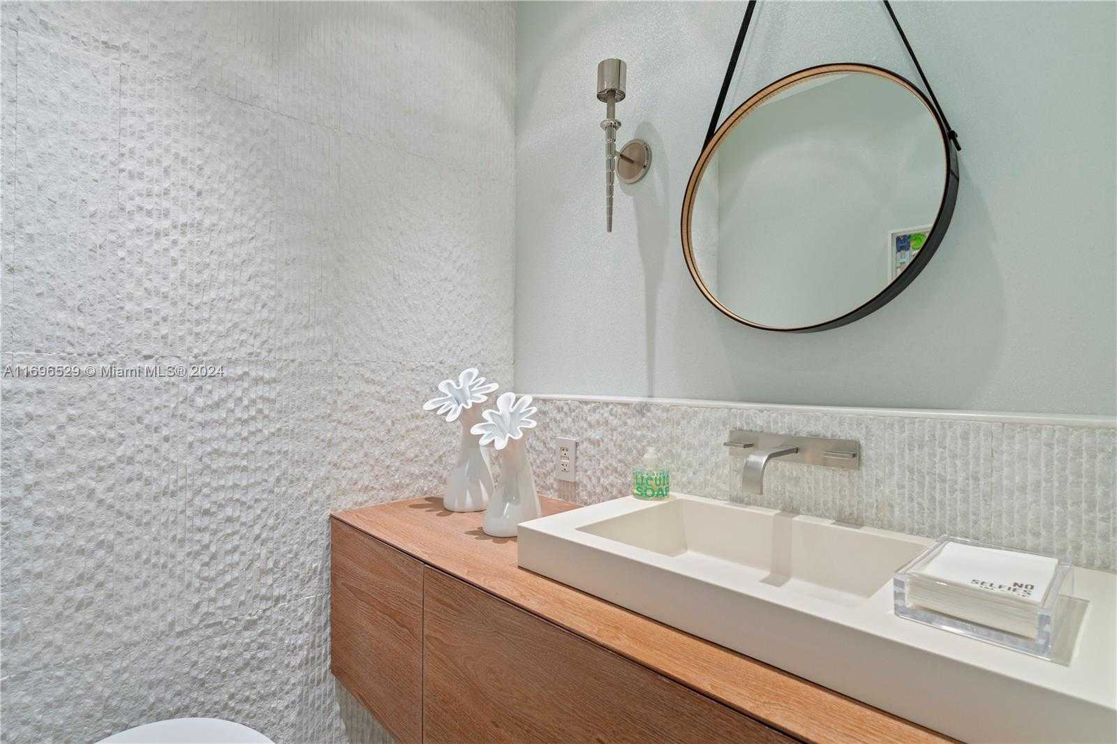 Small Image of 50 SOUTH POINTE DR #2703, Miami Beach Number 23