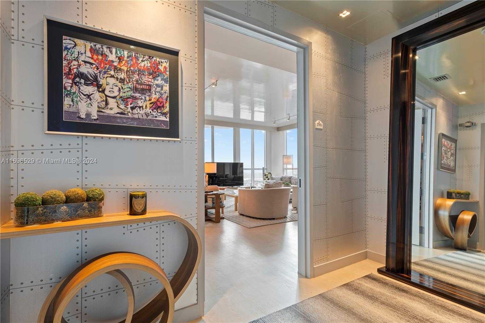 Small Image of 50 SOUTH POINTE DR #2703, Miami Beach Number 24