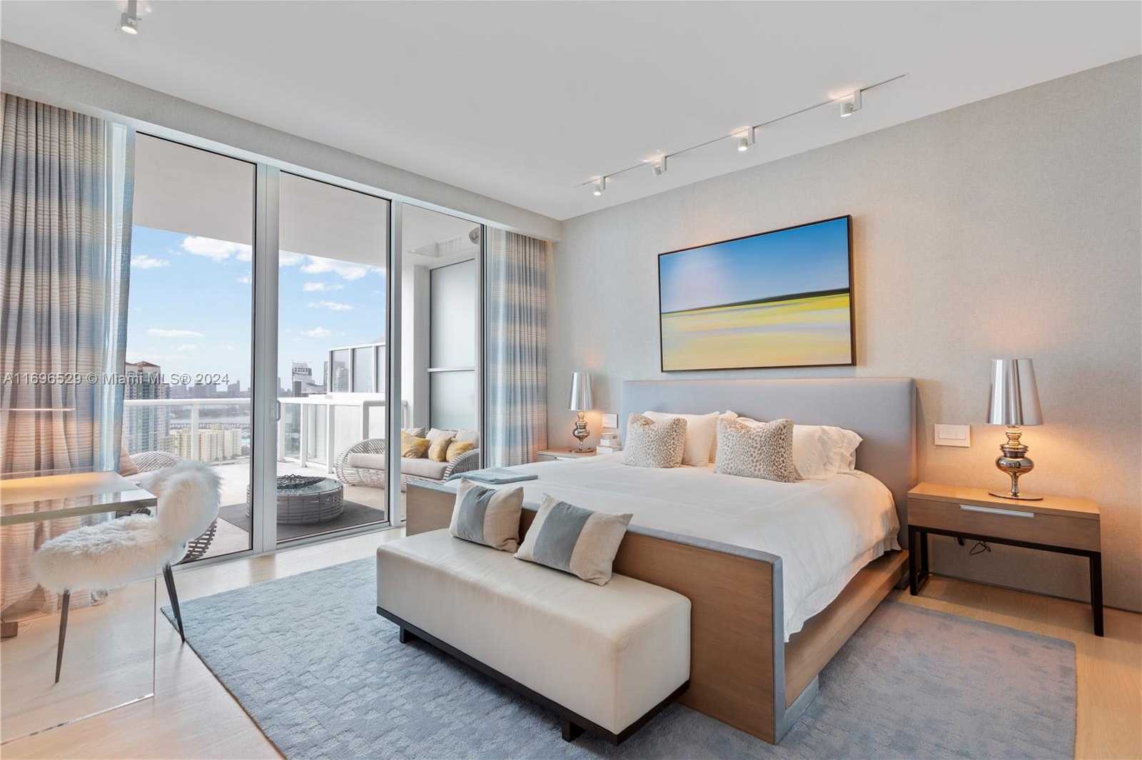 Small Image of 50 SOUTH POINTE DR #2703, Miami Beach Number 7