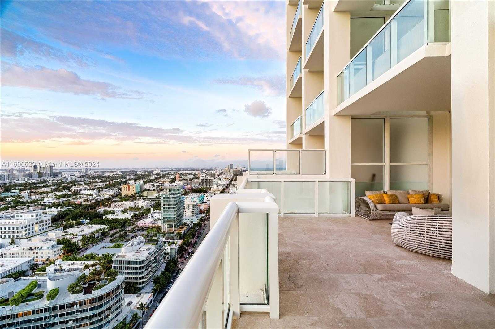 Small Image of 50 SOUTH POINTE DR #2703, Miami Beach Number 9