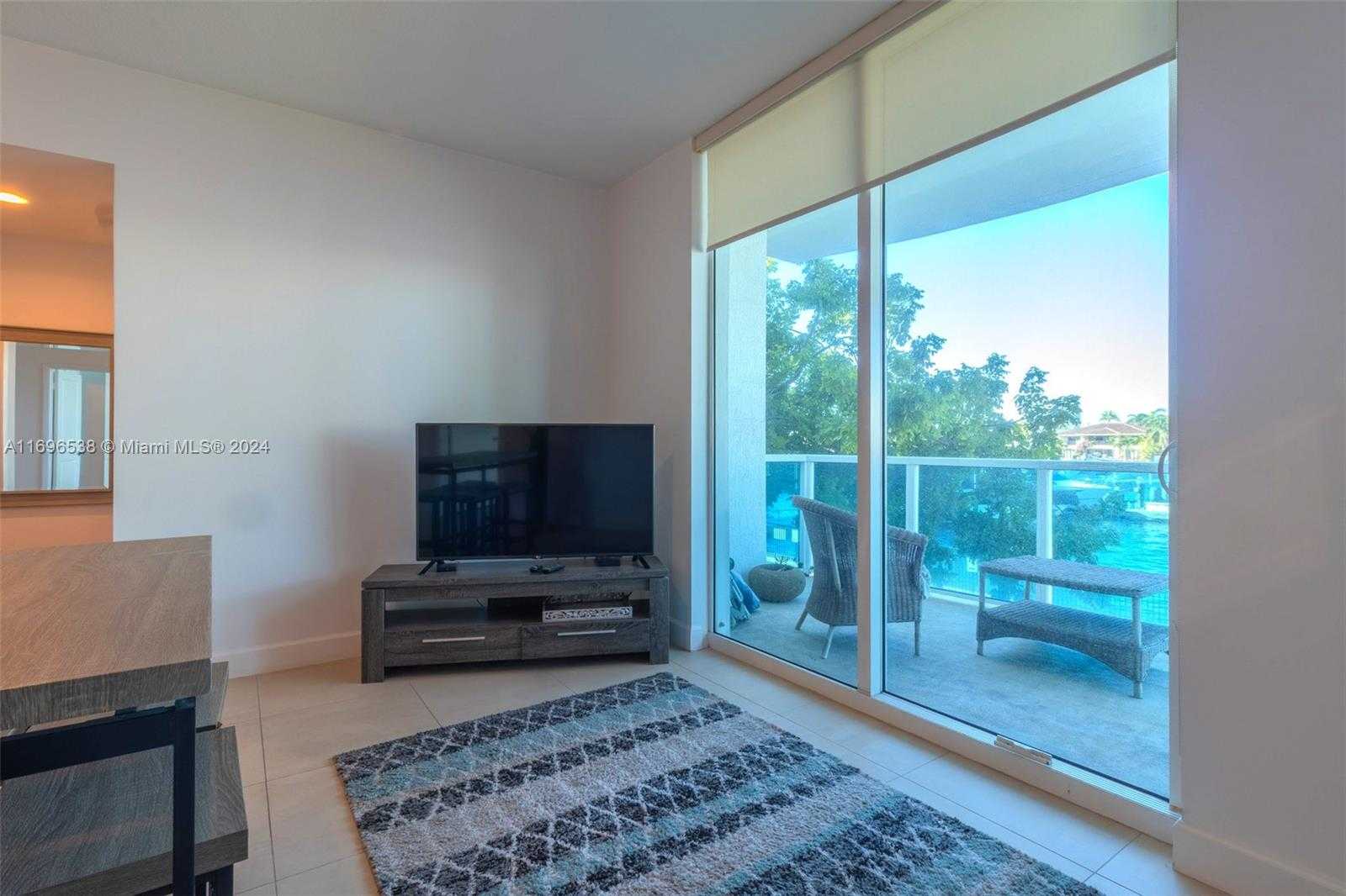 Small Image of 1945 SOUTH OCEAN DR #M5, Hallandale Beach Number 2