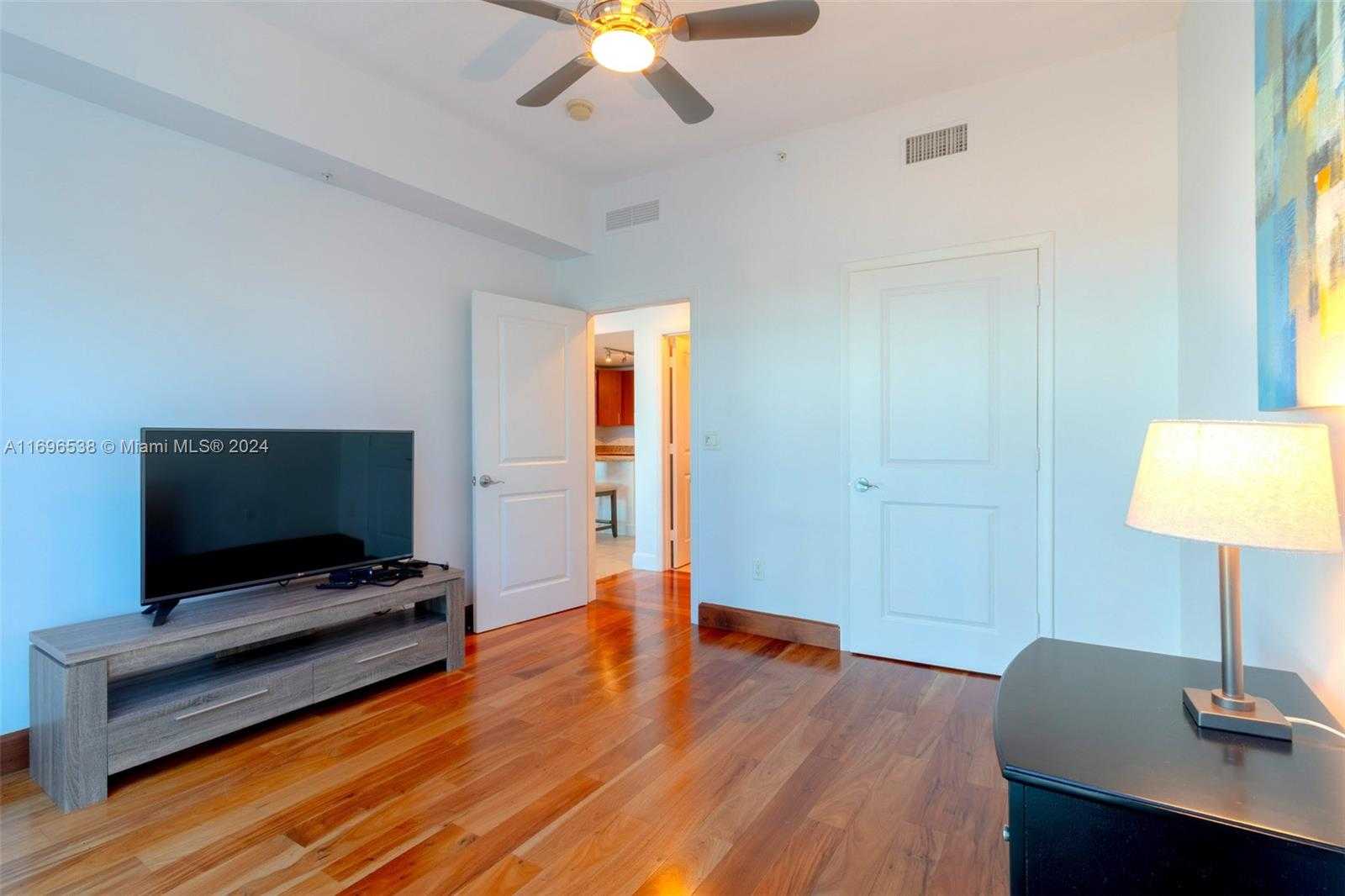 Small Image of 1945 SOUTH OCEAN DR #M5, Hallandale Beach Number 6