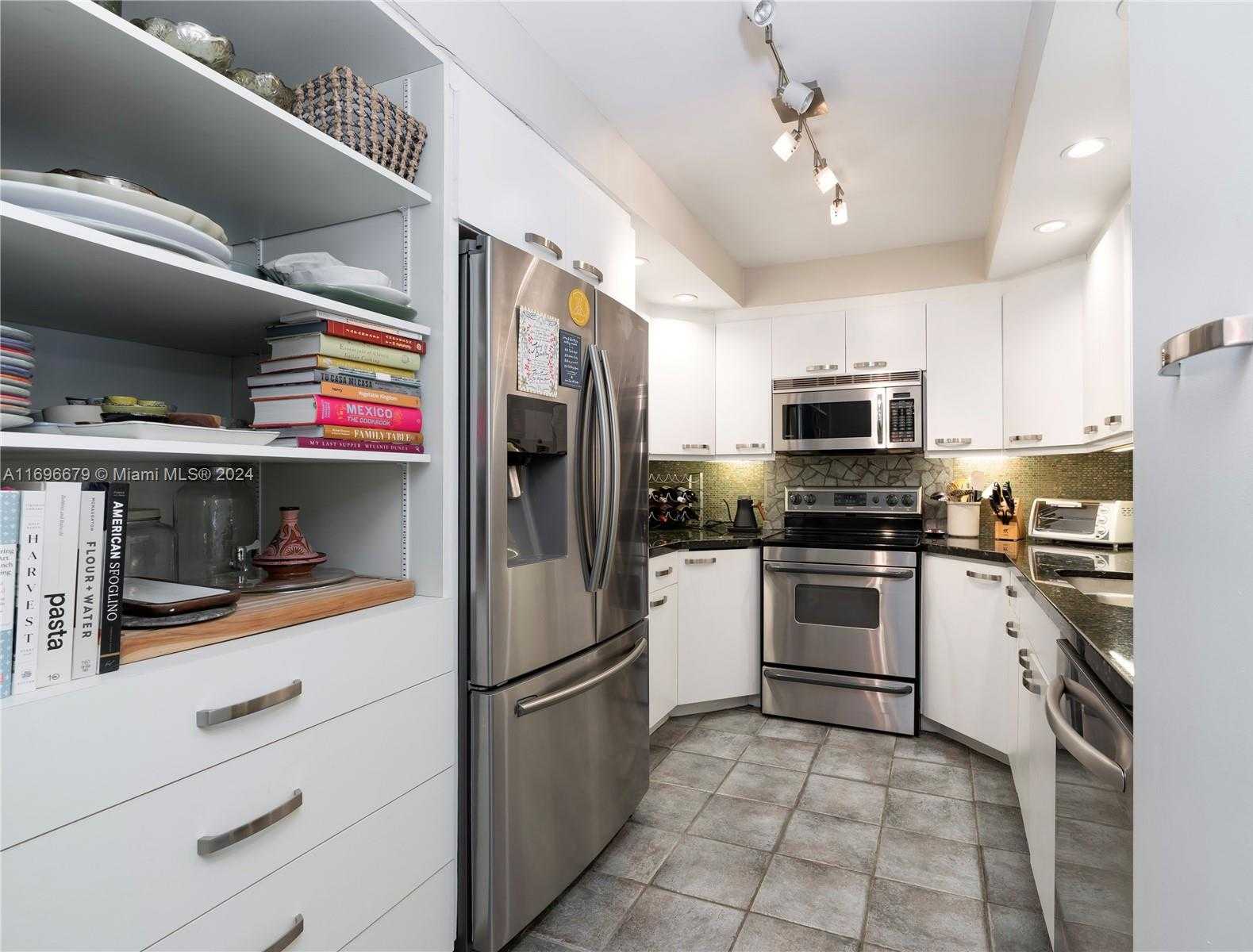 Small Image of 11 ISLAND AVE #1007, Miami Beach Number 6