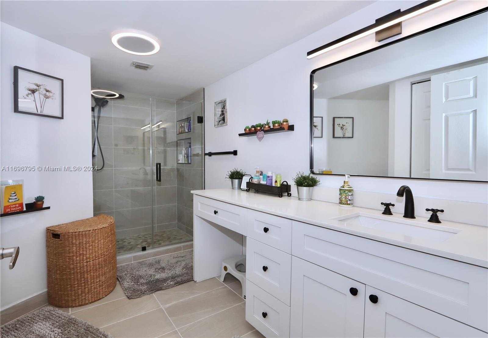 Small Image of 3530 MYSTIC POINTE DR #3008, Aventura Number 18