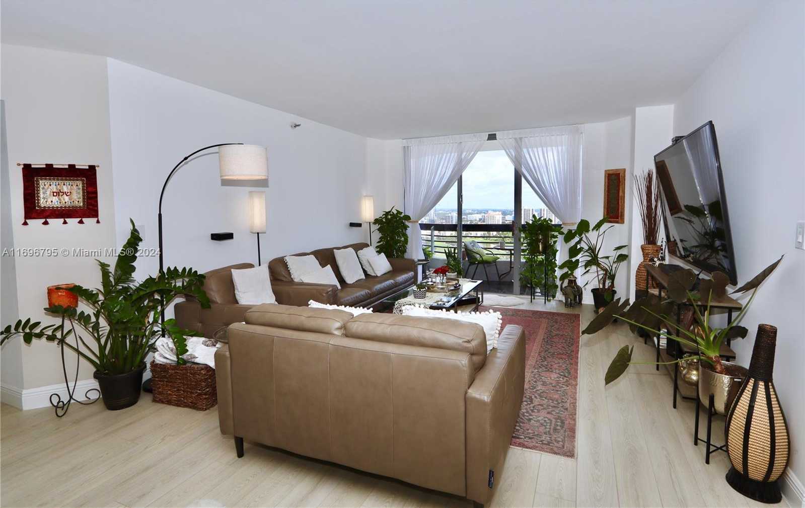 Small Image of 3530 MYSTIC POINTE DR #3008, Aventura Number 2