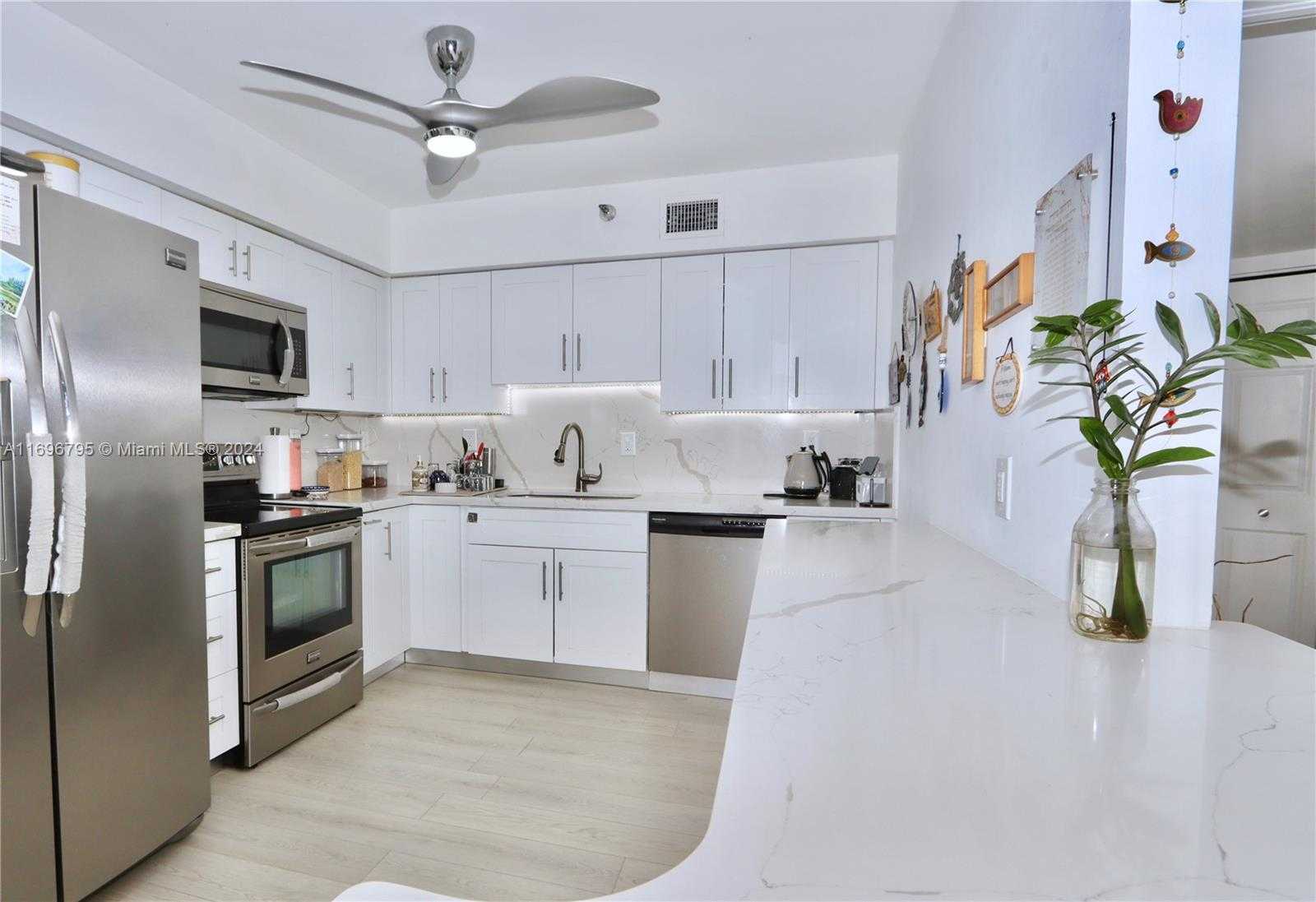 Small Image of 3530 MYSTIC POINTE DR #3008, Aventura Number 5