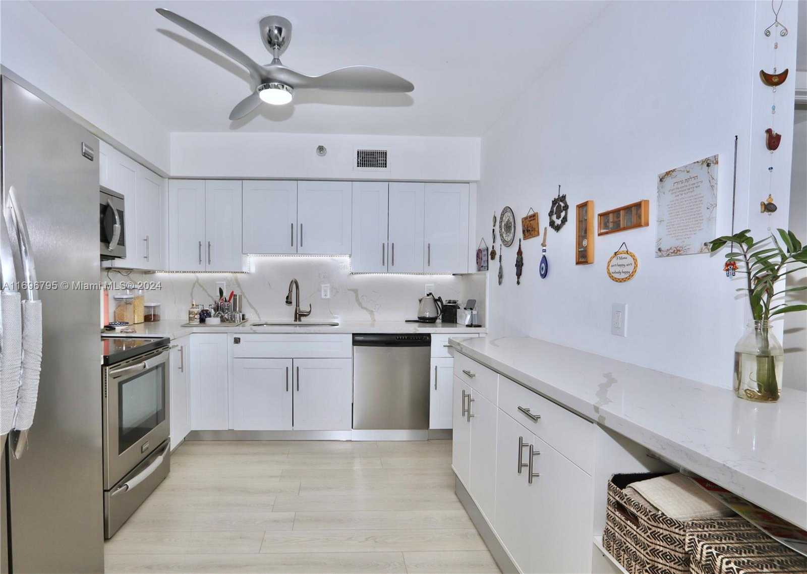 Small Image of 3530 MYSTIC POINTE DR #3008, Aventura Number 7