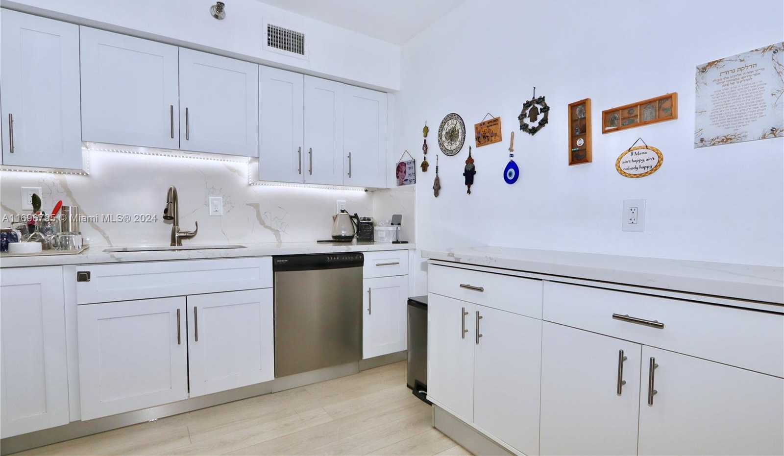 Small Image of 3530 MYSTIC POINTE DR #3008, Aventura Number 8