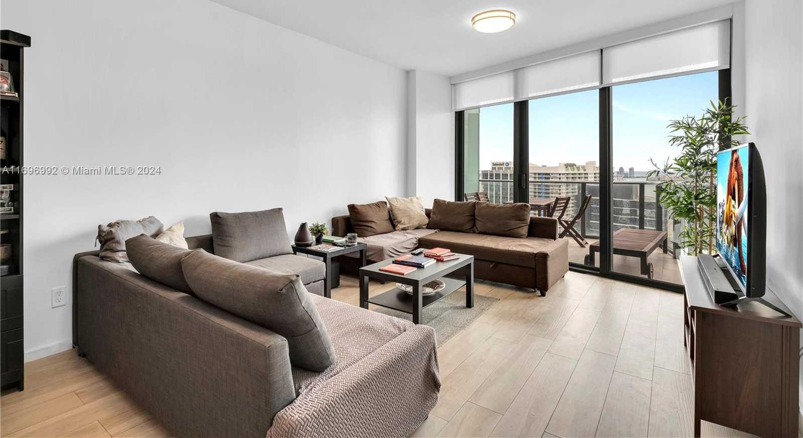 Small Image of 1300 SOUTH MIAMI AVE #3704, Miami Number 13