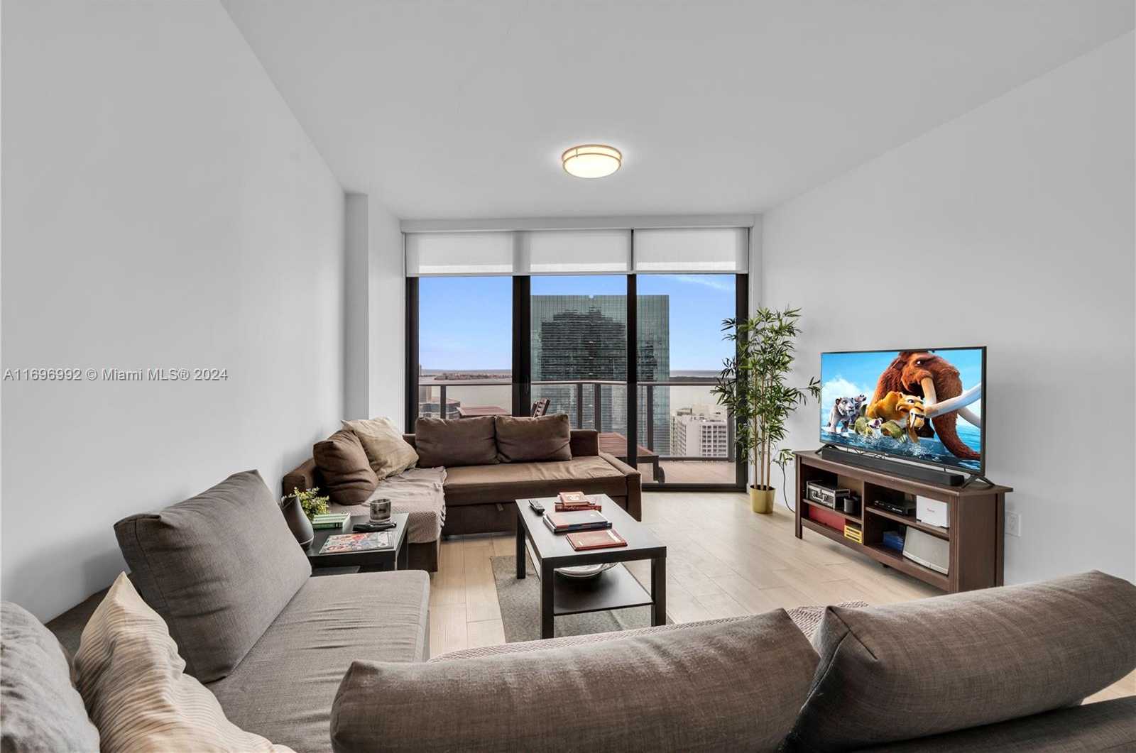 Small Image of 1300 SOUTH MIAMI AVE #3704, Miami Number 14