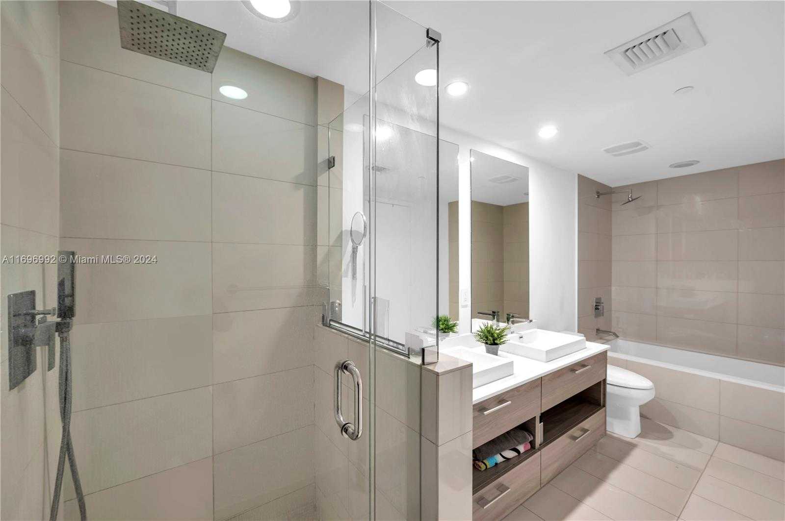 Small Image of 1300 SOUTH MIAMI AVE #3704, Miami Number 23