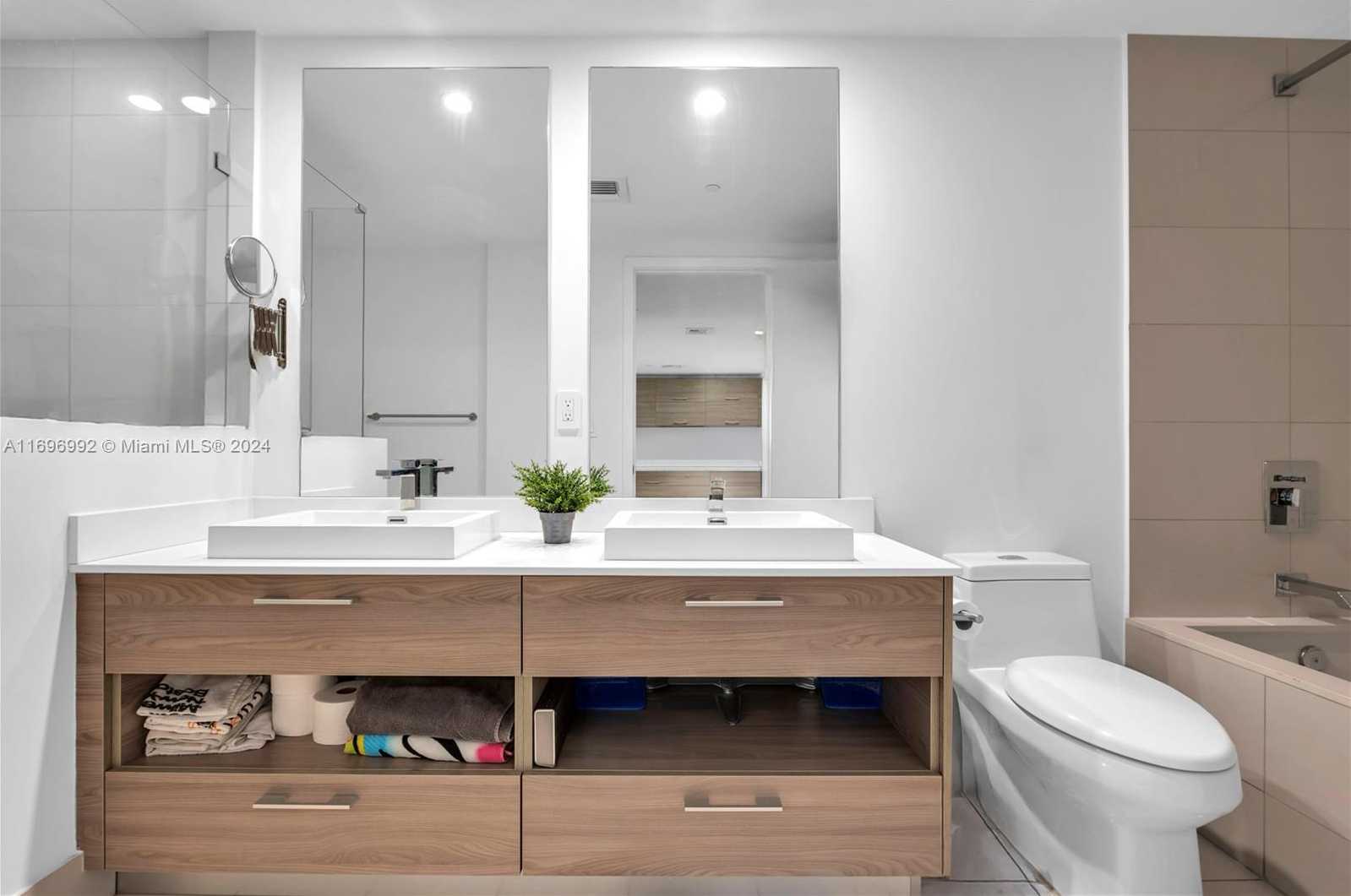 Small Image of 1300 SOUTH MIAMI AVE #3704, Miami Number 24