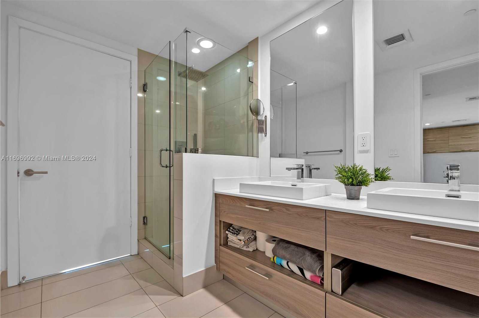 Small Image of 1300 SOUTH MIAMI AVE #3704, Miami Number 25