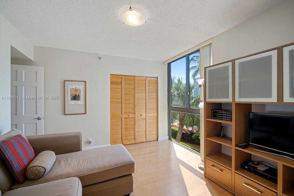 Small Image of 3610 YACHT CLUB DR #208, Aventura Number 23